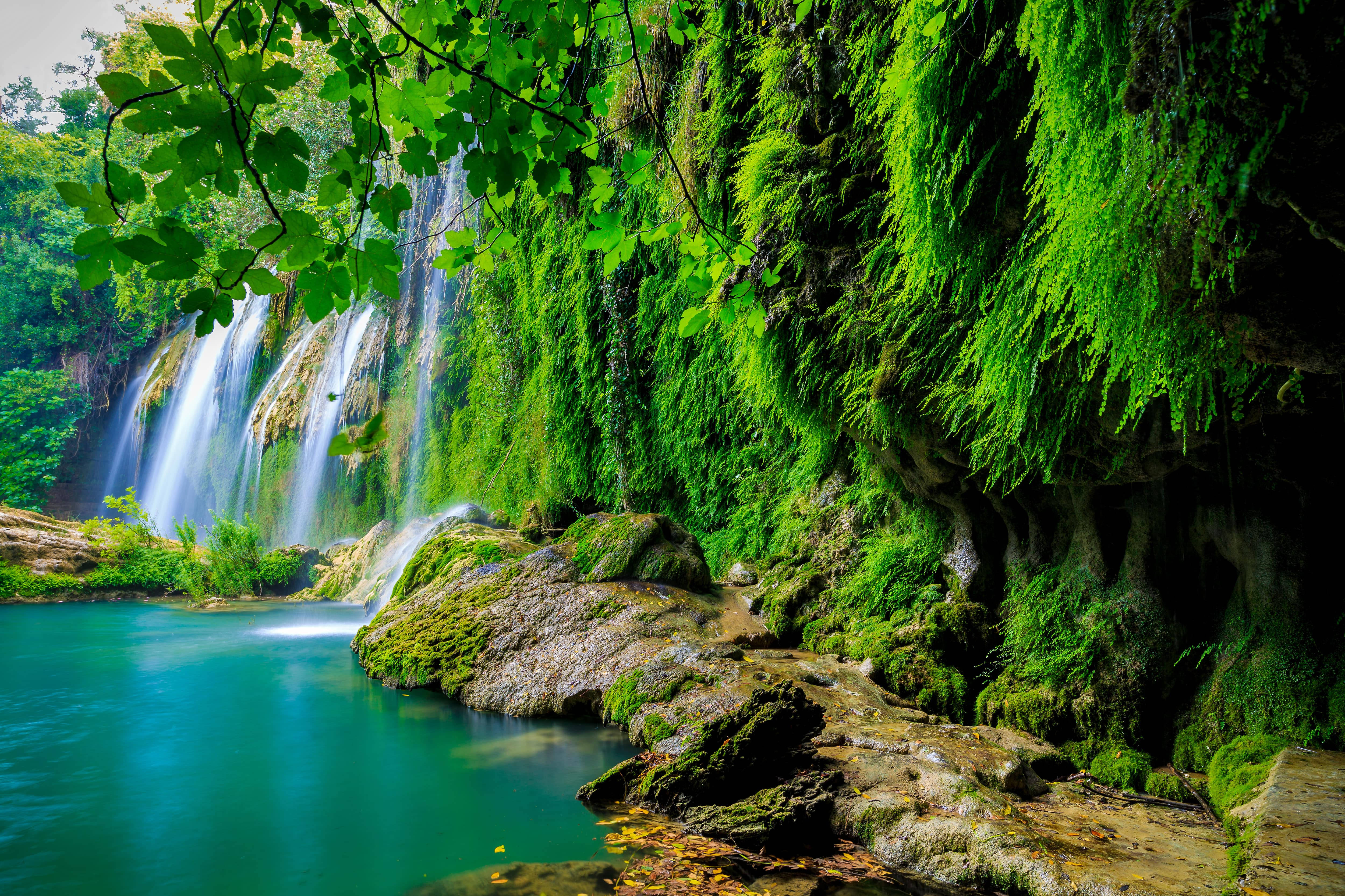 4K Зелений водоспад Куршунлу Шпалери