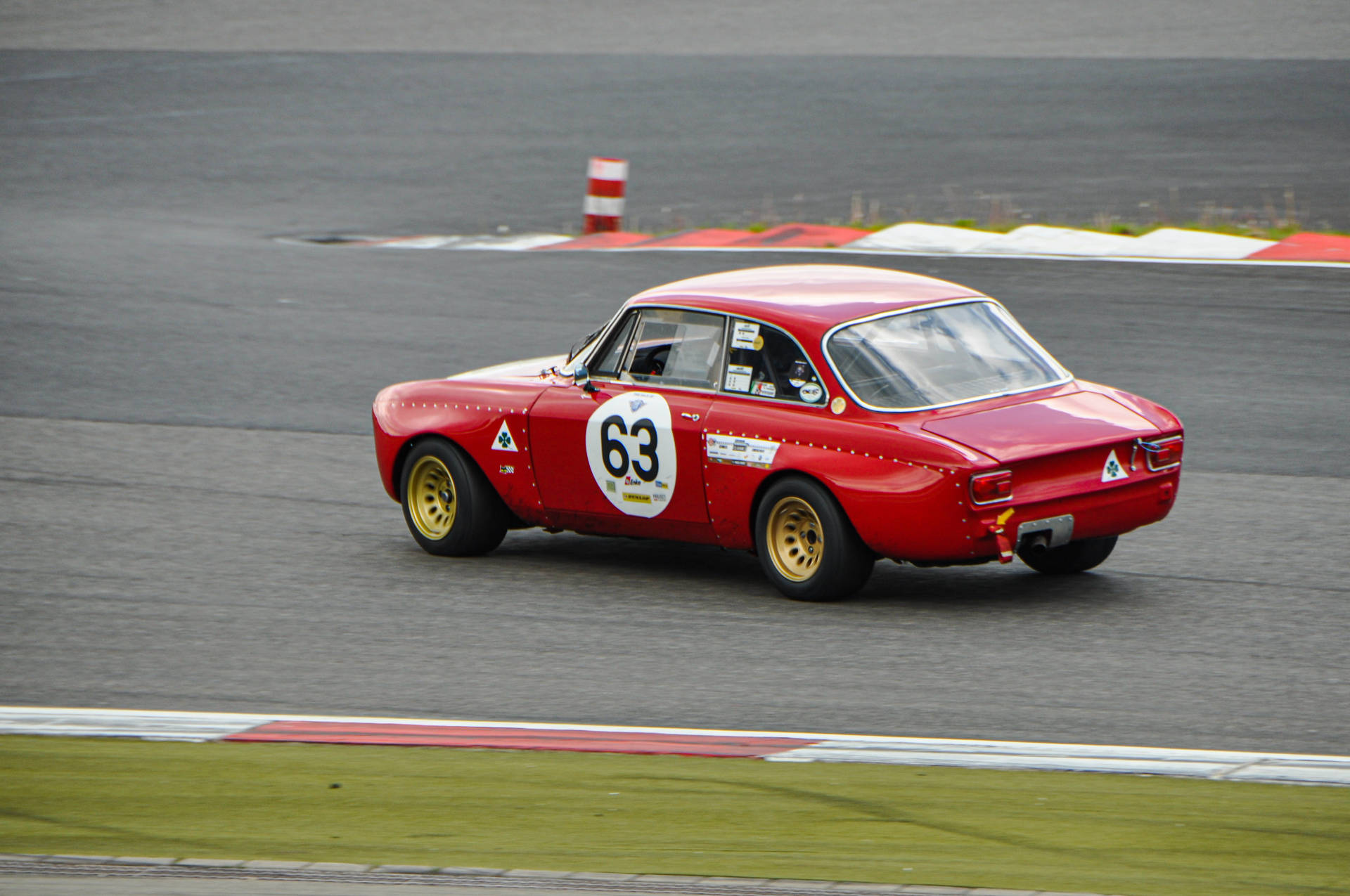 Шпалери з купе Alfa Romeo Giulia GTA Corsa.
