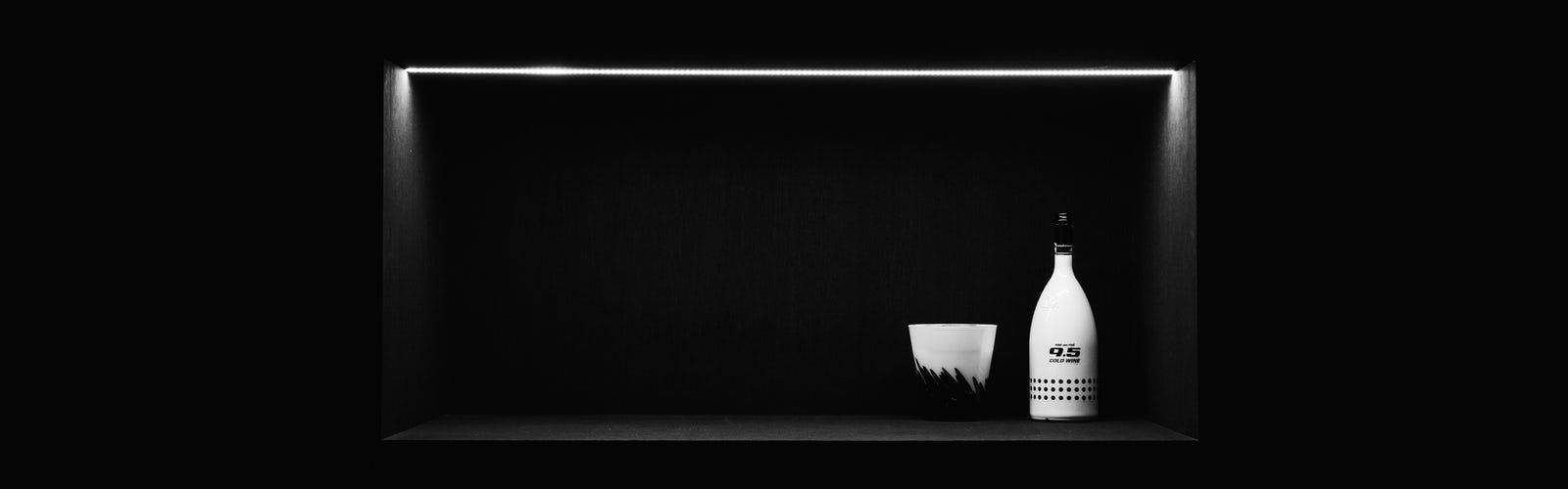 Организуйте сенсорный дисплей с элегантной AMOLED-полкой Шпалери