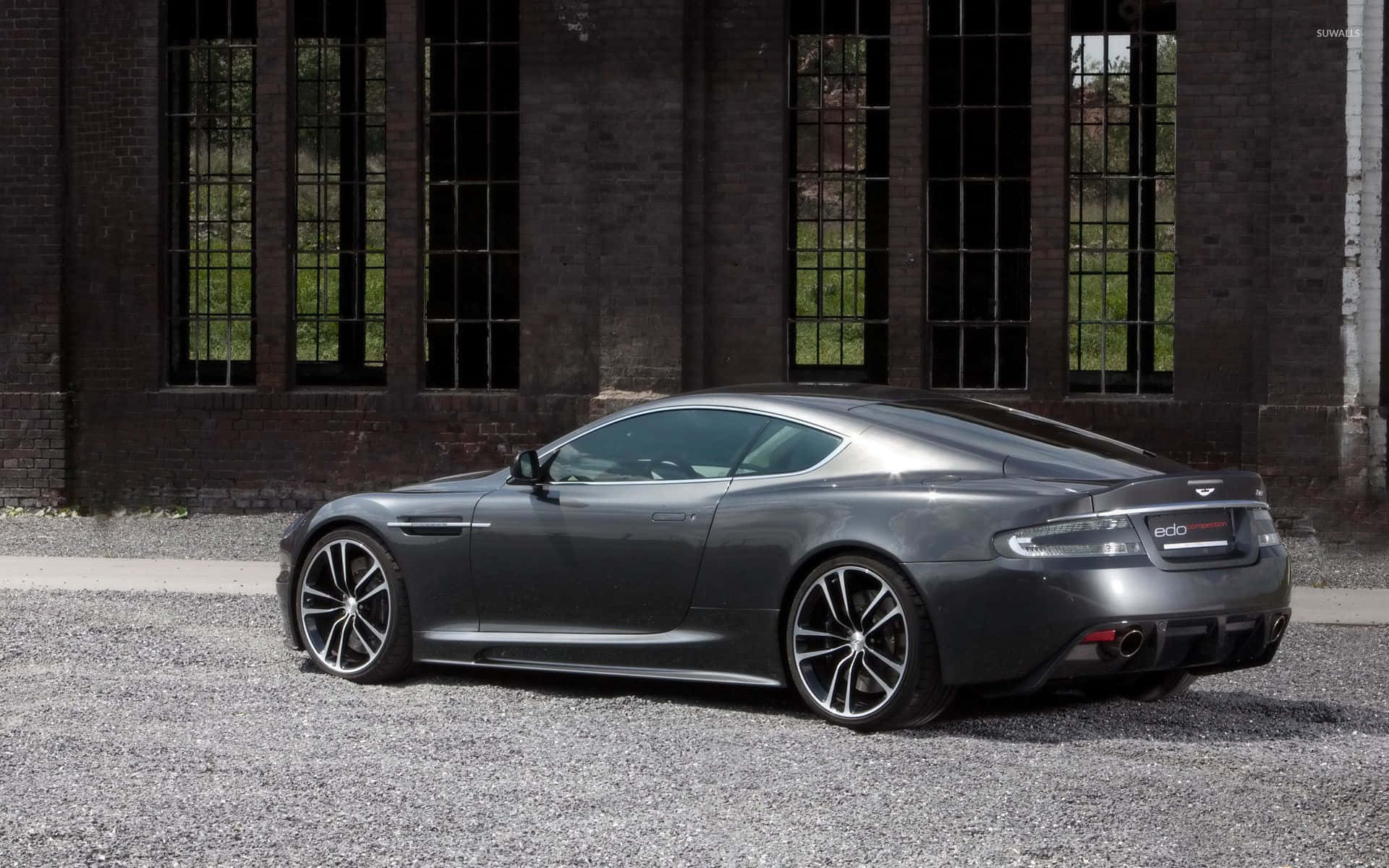 Aston Martin DB9: элегантность и мощь Шпалери