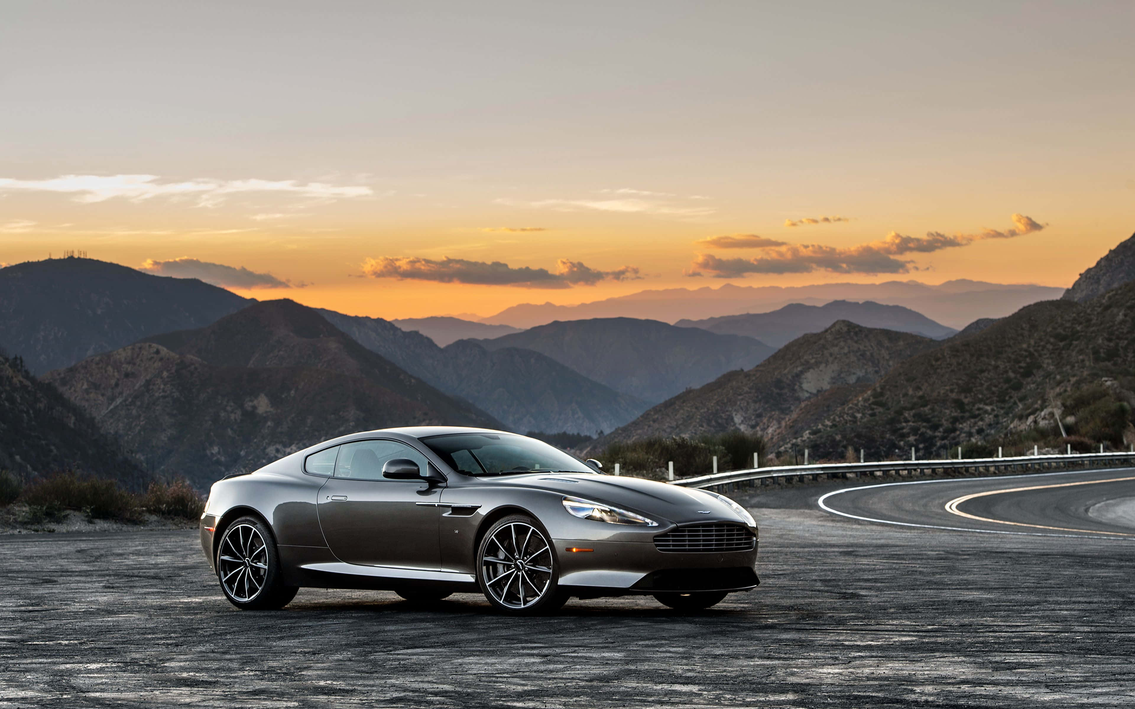 Стильний и элегантный Aston Martin DB9 Шпалери