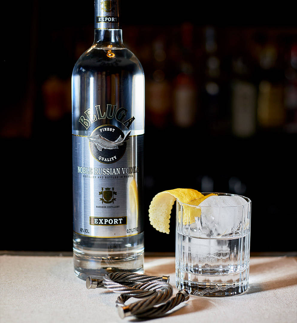 Beluga Vodka Drink With Lemon Peel Шпалери