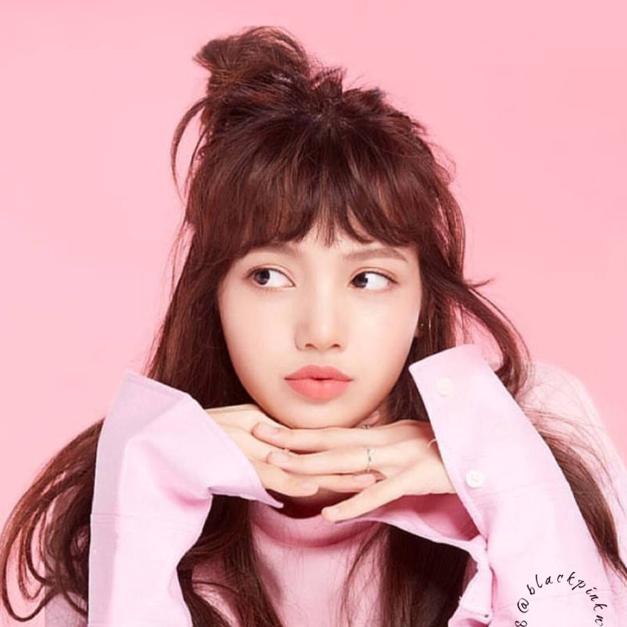 Ліса з Blackpink яскрава та приголомшлива у рожевому Шпалери