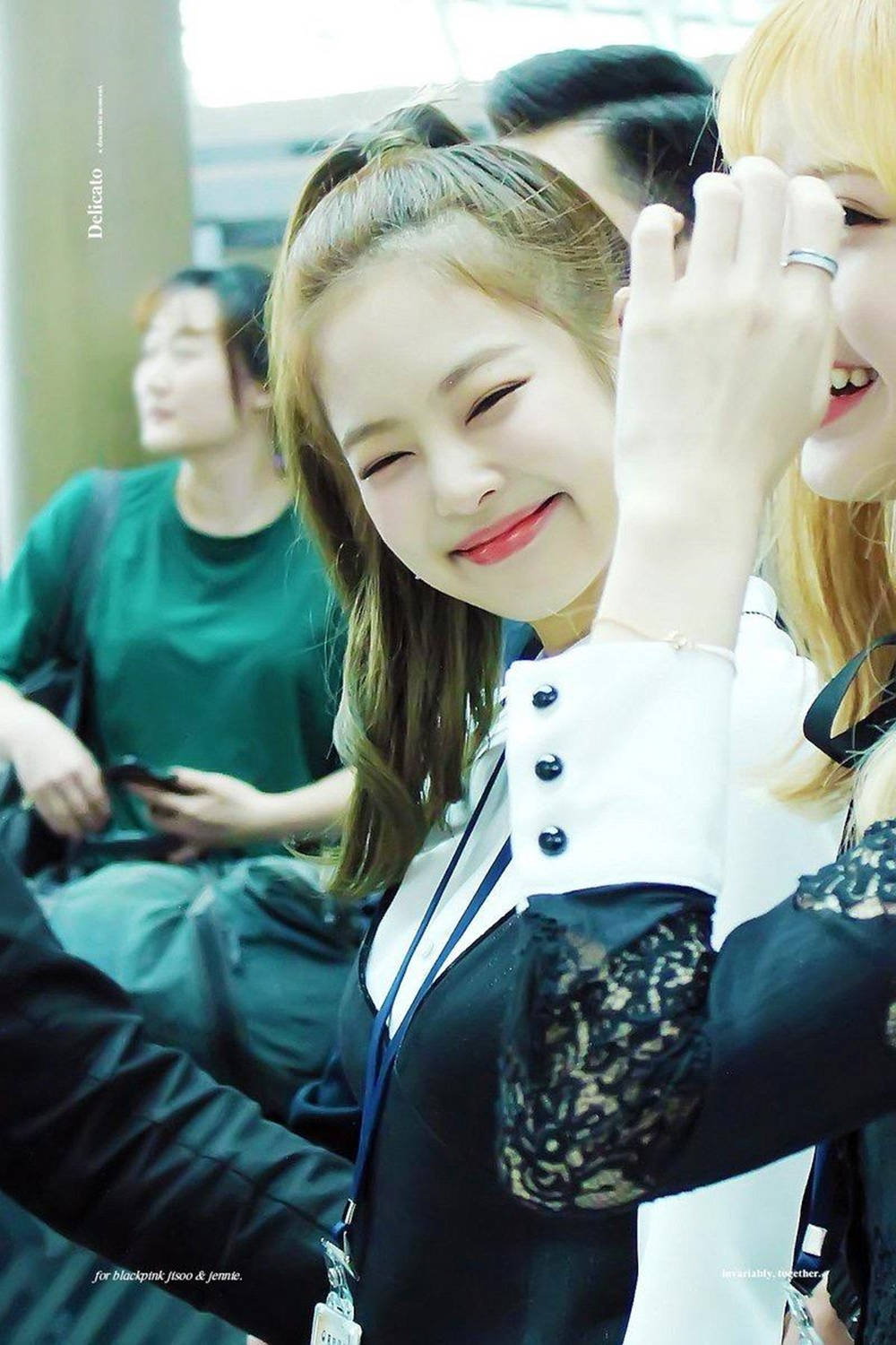 Blackpink мила Дженні з пухкими щічками Шпалери