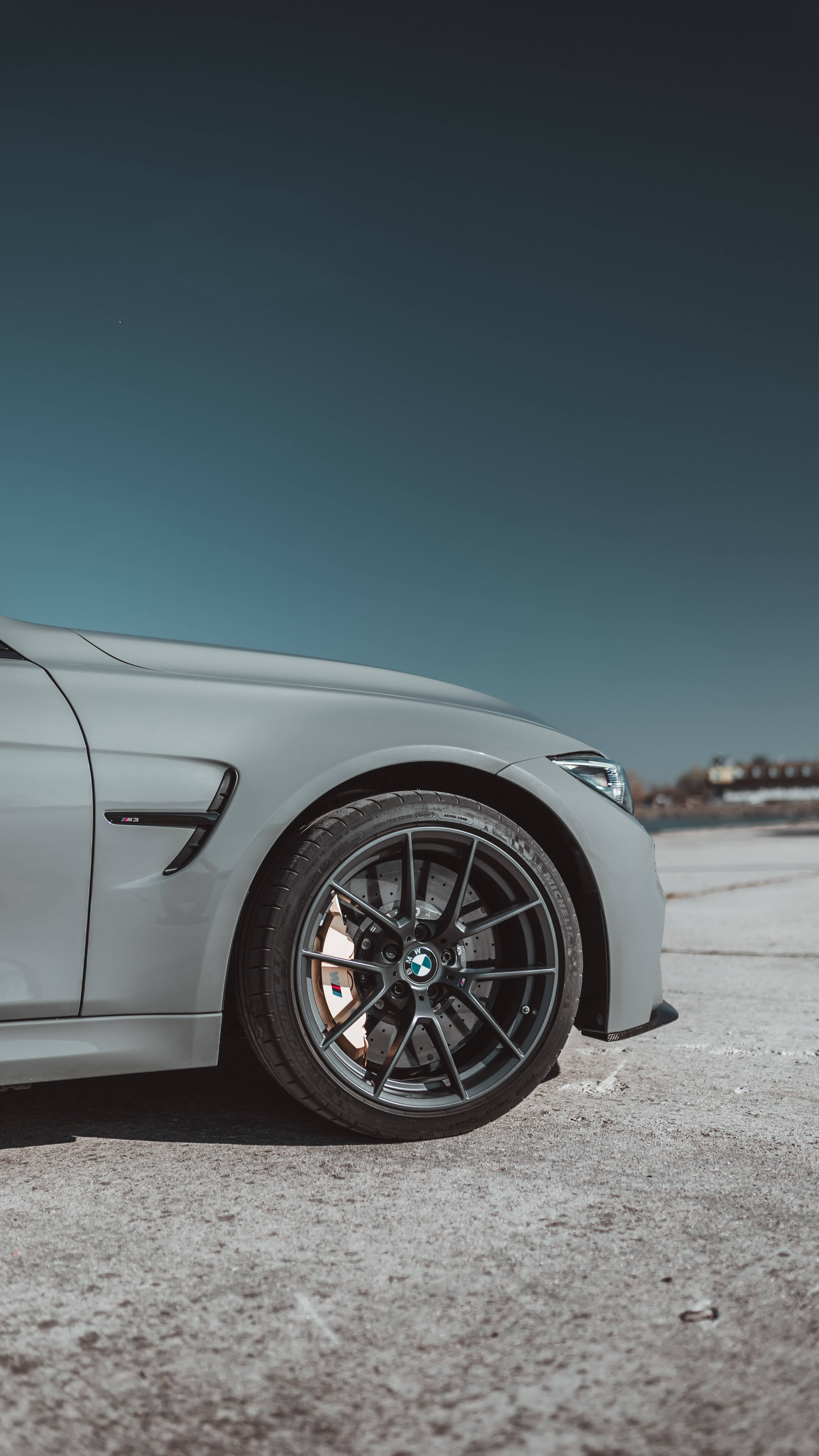 Ідеальний вигляд сірого автомобіля BMW Шпалери