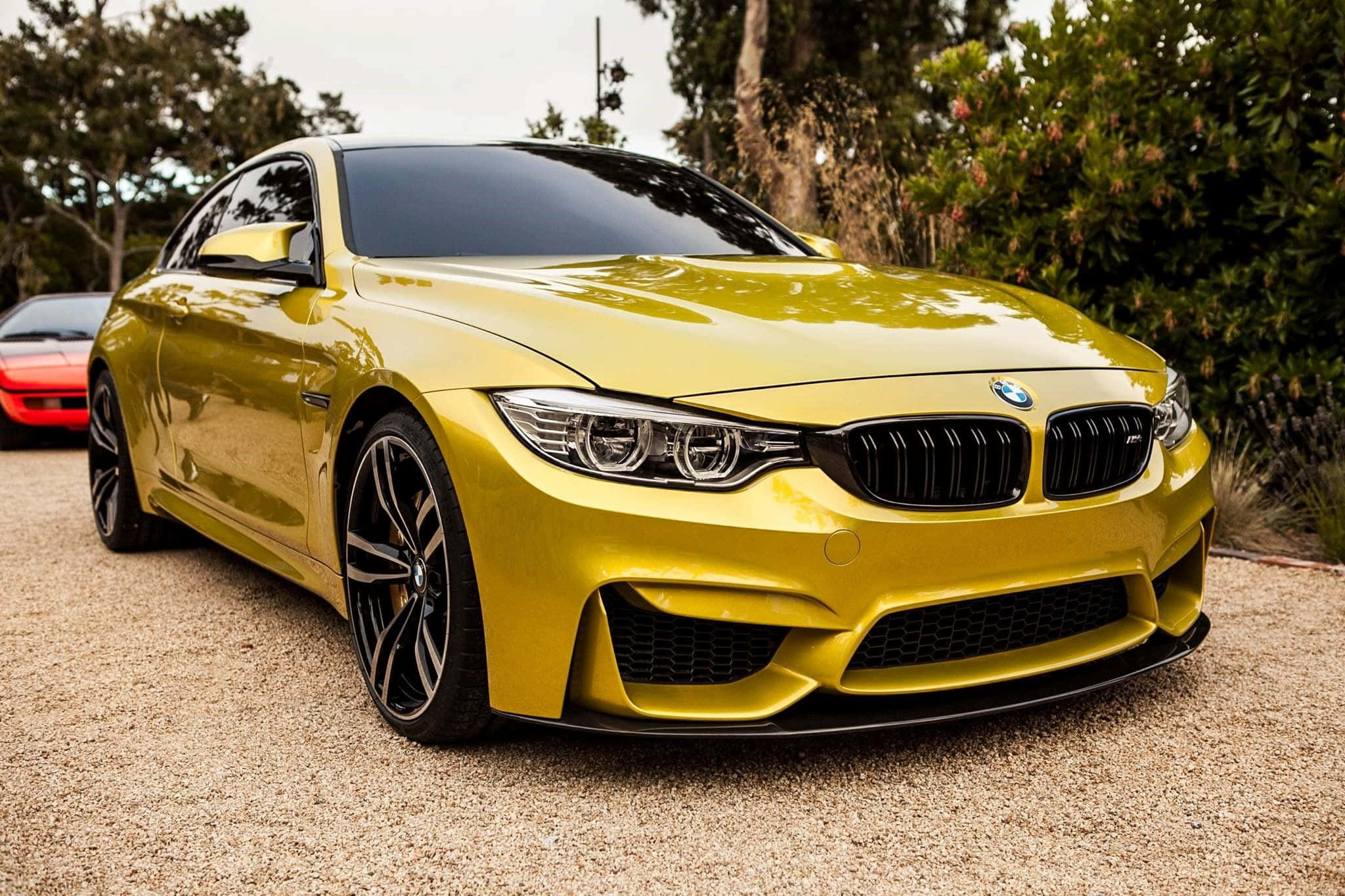 Золотий розкішний автомобіль BMW Шпалери