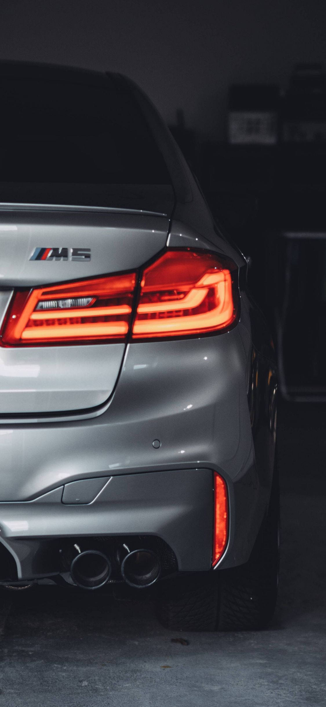 Серый BMW M5 автомобиль iPhone Шпалери