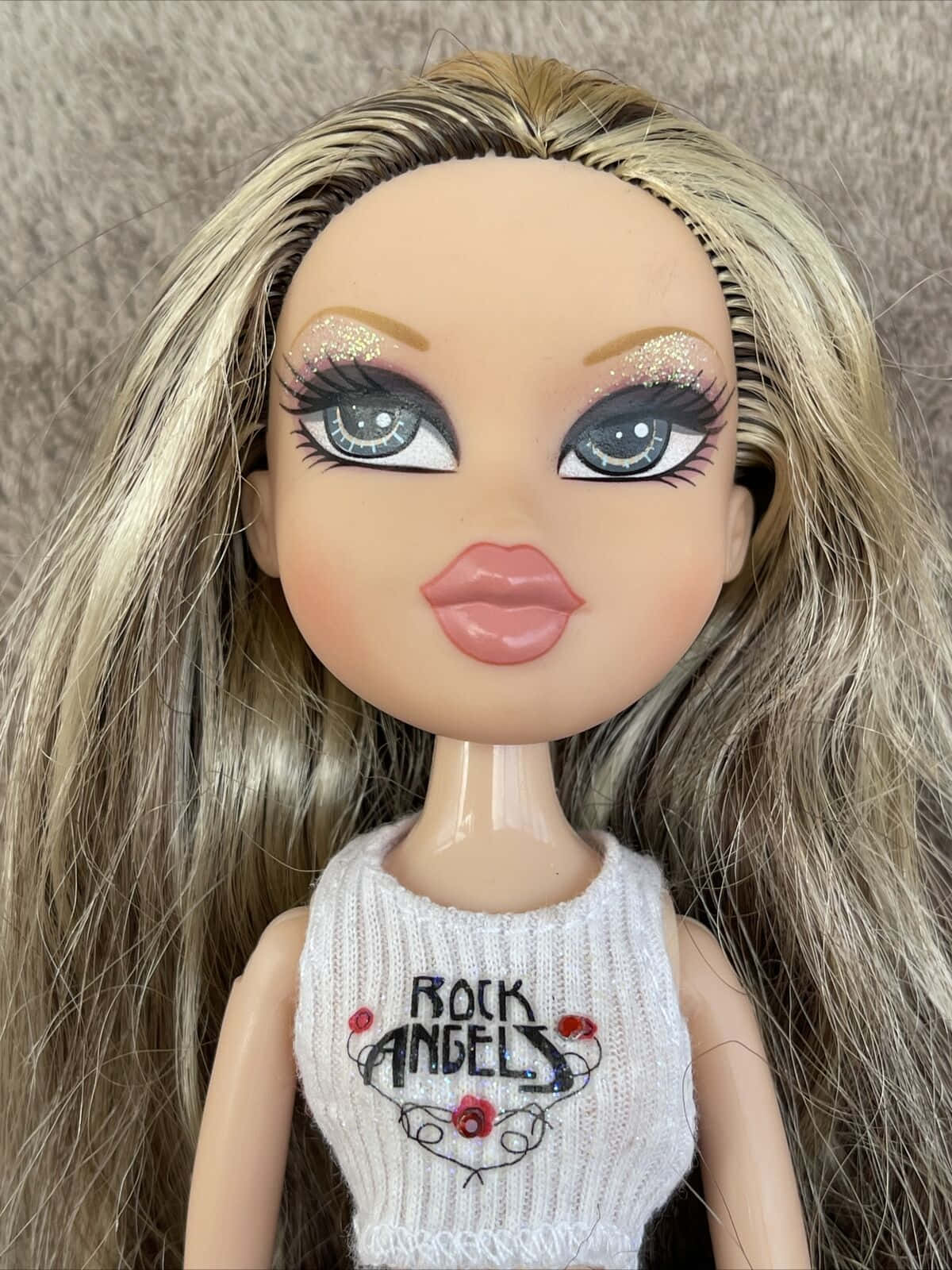 Виглядай стильно та яскраво з Bratz Шпалери