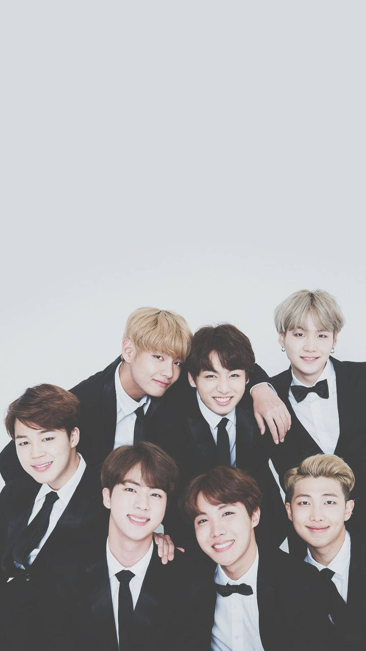 BTS у чорних костюмах, справляють враження Шпалери