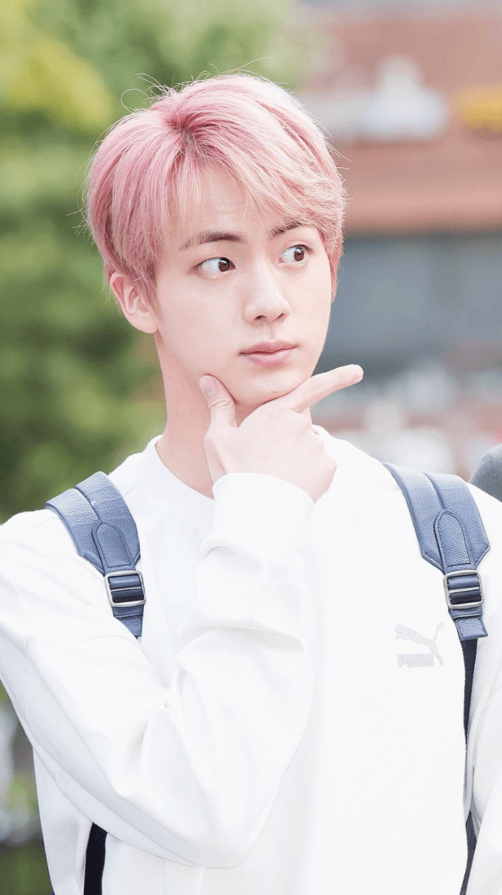 Милий BTS Джін у красунній позі Шпалери