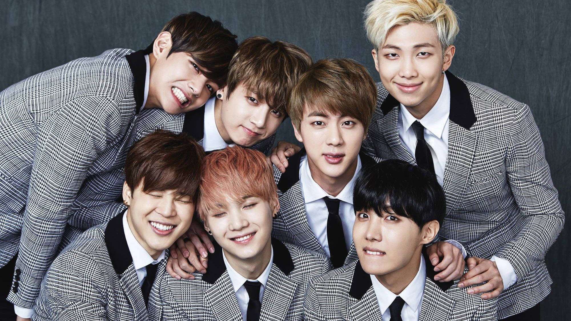 Сірий костюм BTS мила естетика Шпалери