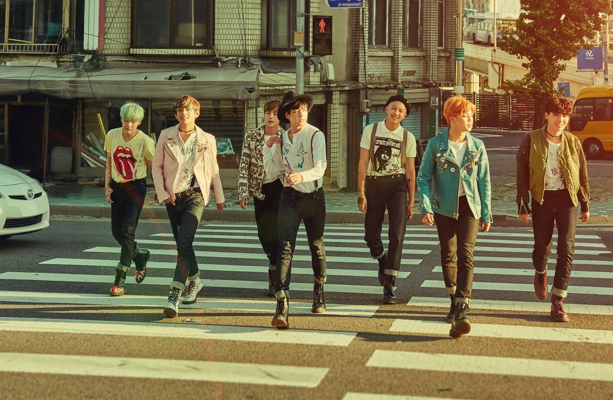 Яскравий шпалери BTS для ноутбука Шпалери