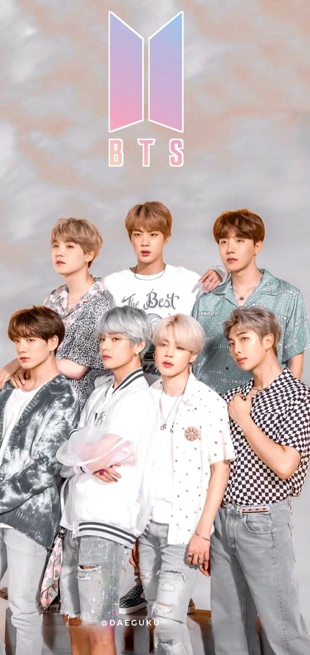 Мила група BTS позує під логотипом BTS Шпалери