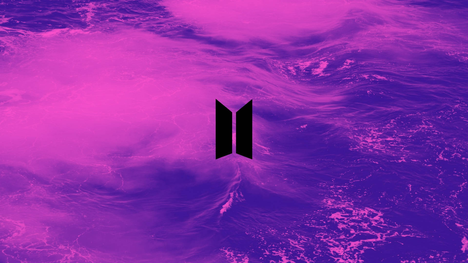 Логотип BTS на хмарах над морем для ноутбука Шпалери