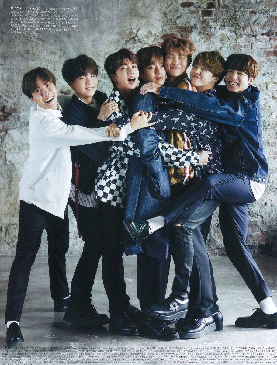 Милые BTS обнимаются Шпалери