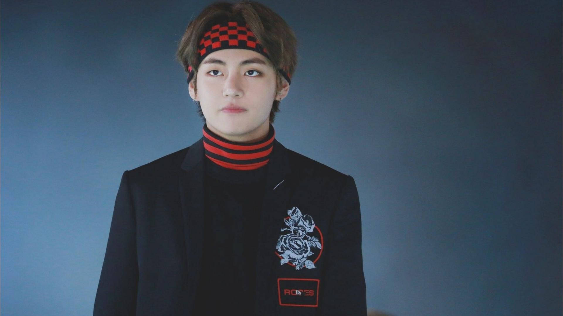 Милий BTS V у чорному та червоному Шпалери