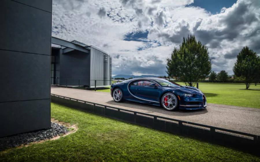 Синій спортивний автомобіль Bugatti Chiron 2017 року 4K Шпалери