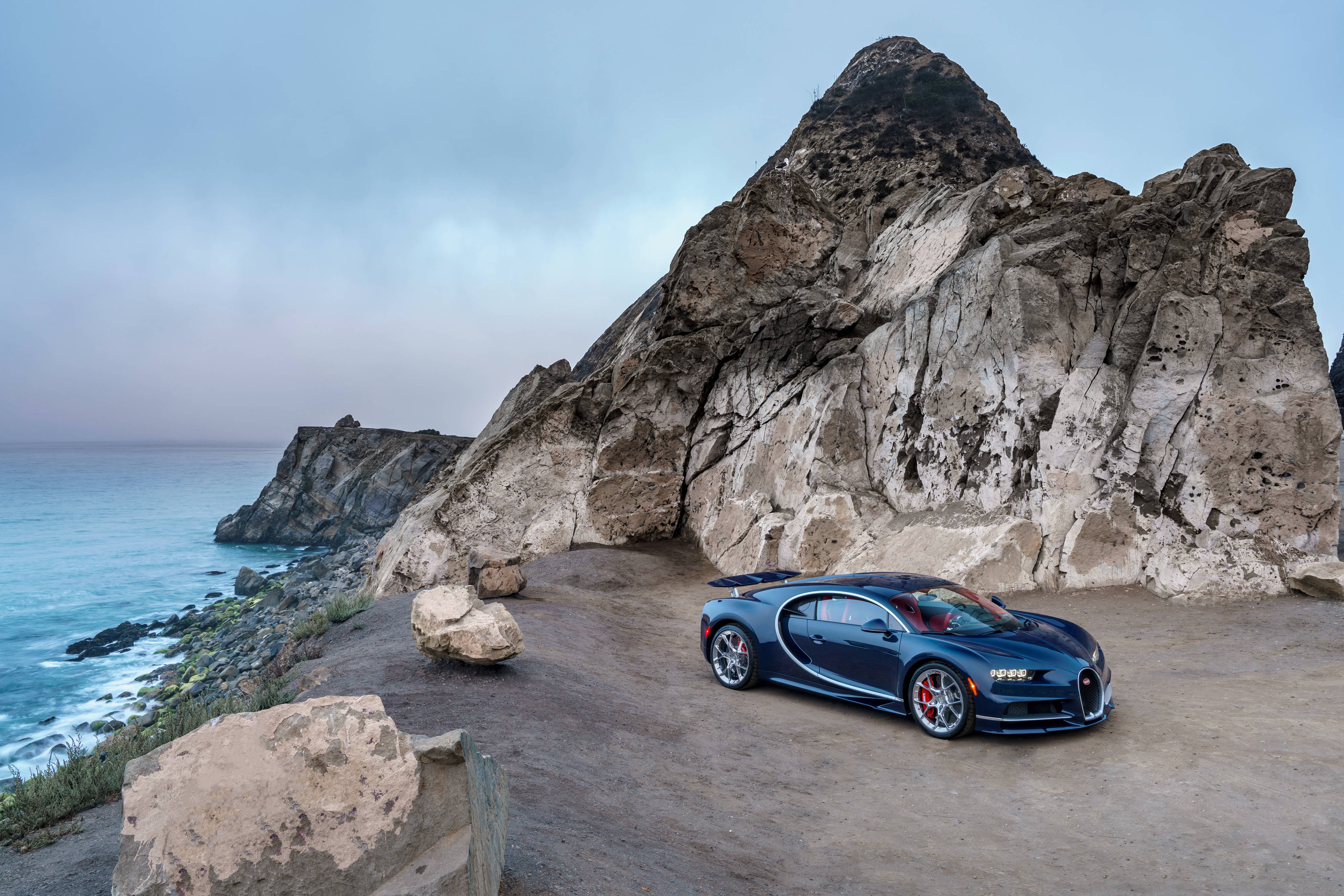 Bugatti Chiron біля моря Шпалери