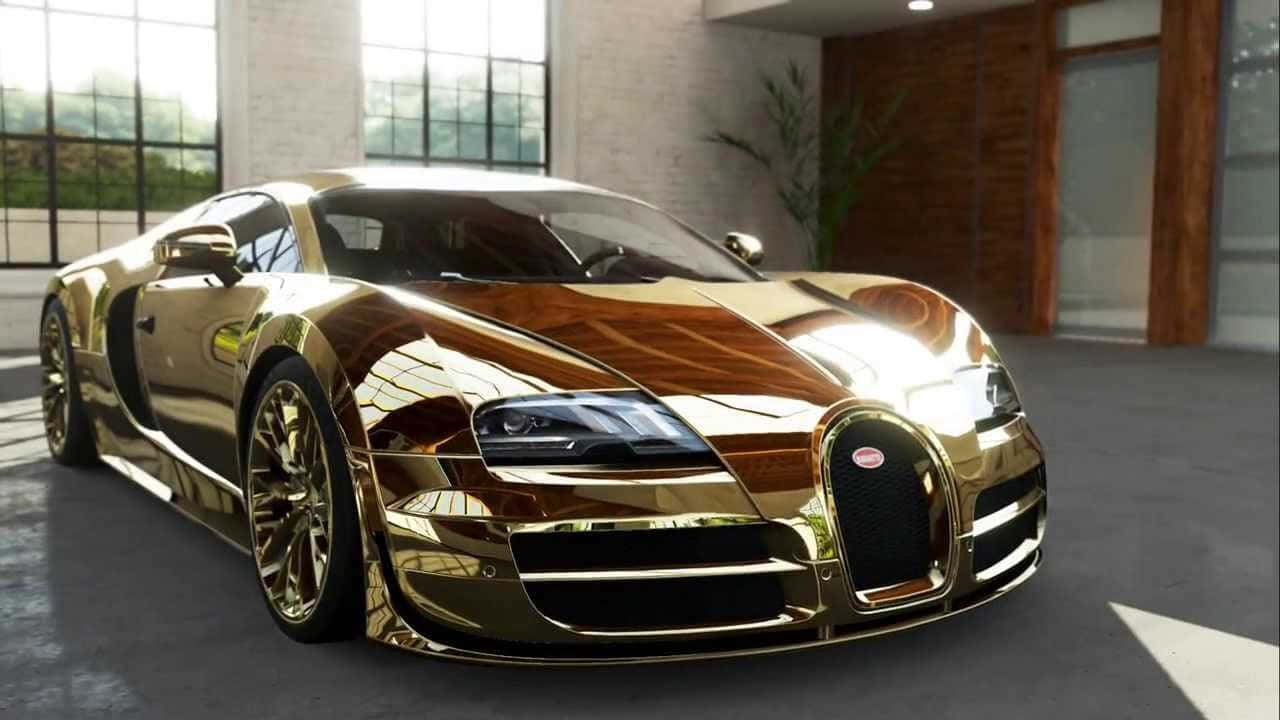 Золоте авто Bugatti Veyron біля дверей Шпалери