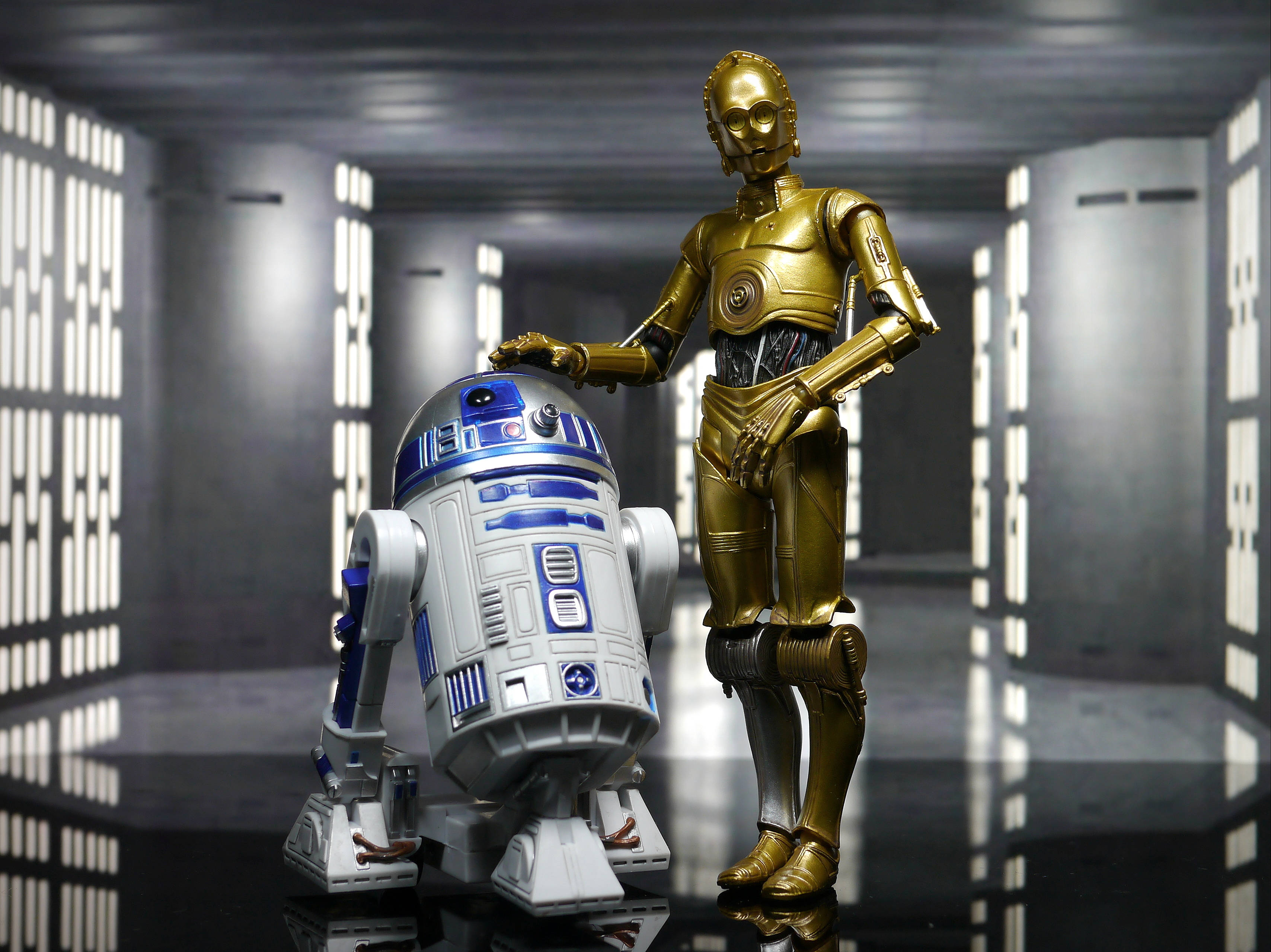 Друзі-дроїди C3PO та R2D2 Шпалери
