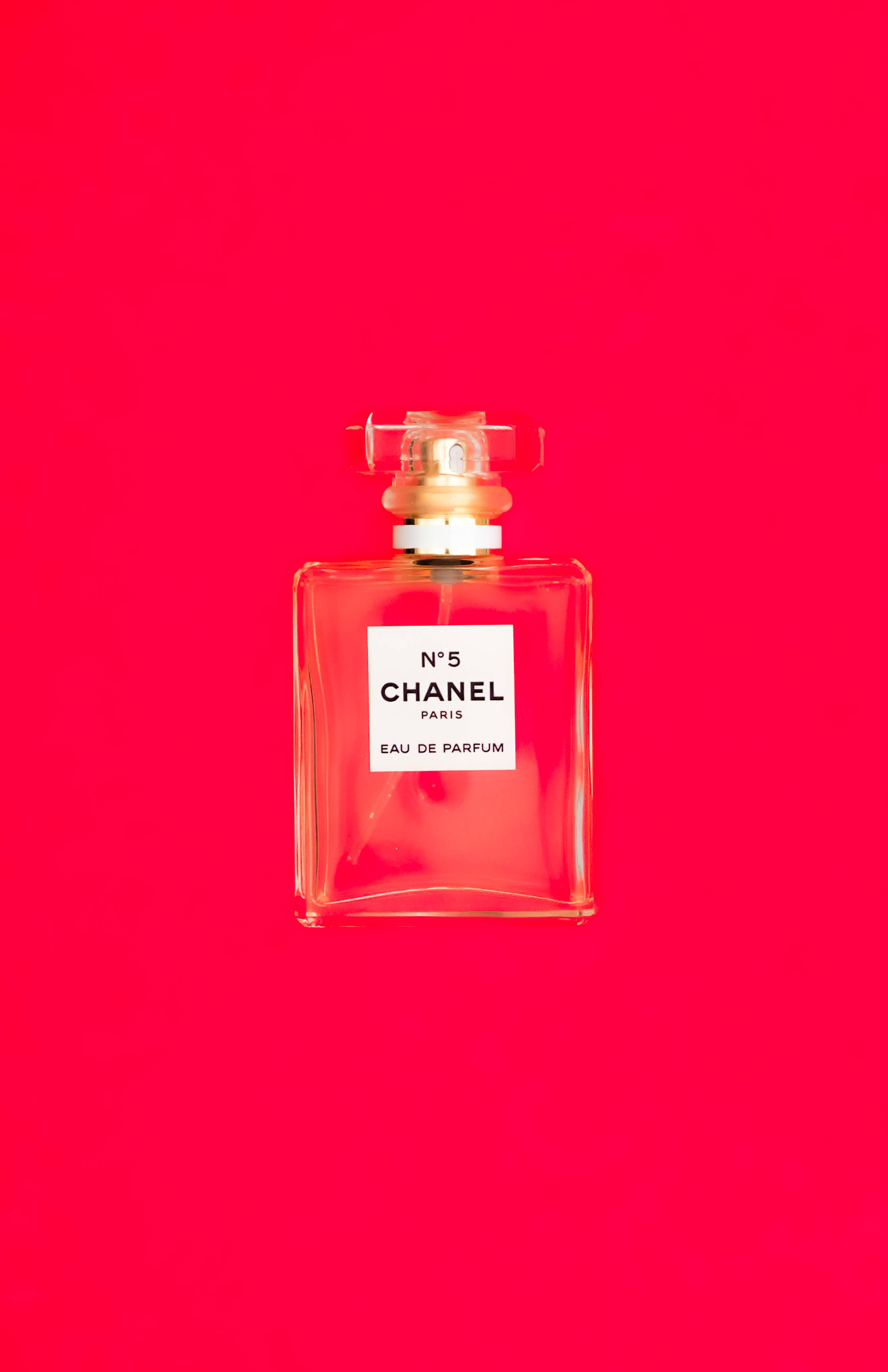 Chanel No. 5 красная эстетика Шпалери