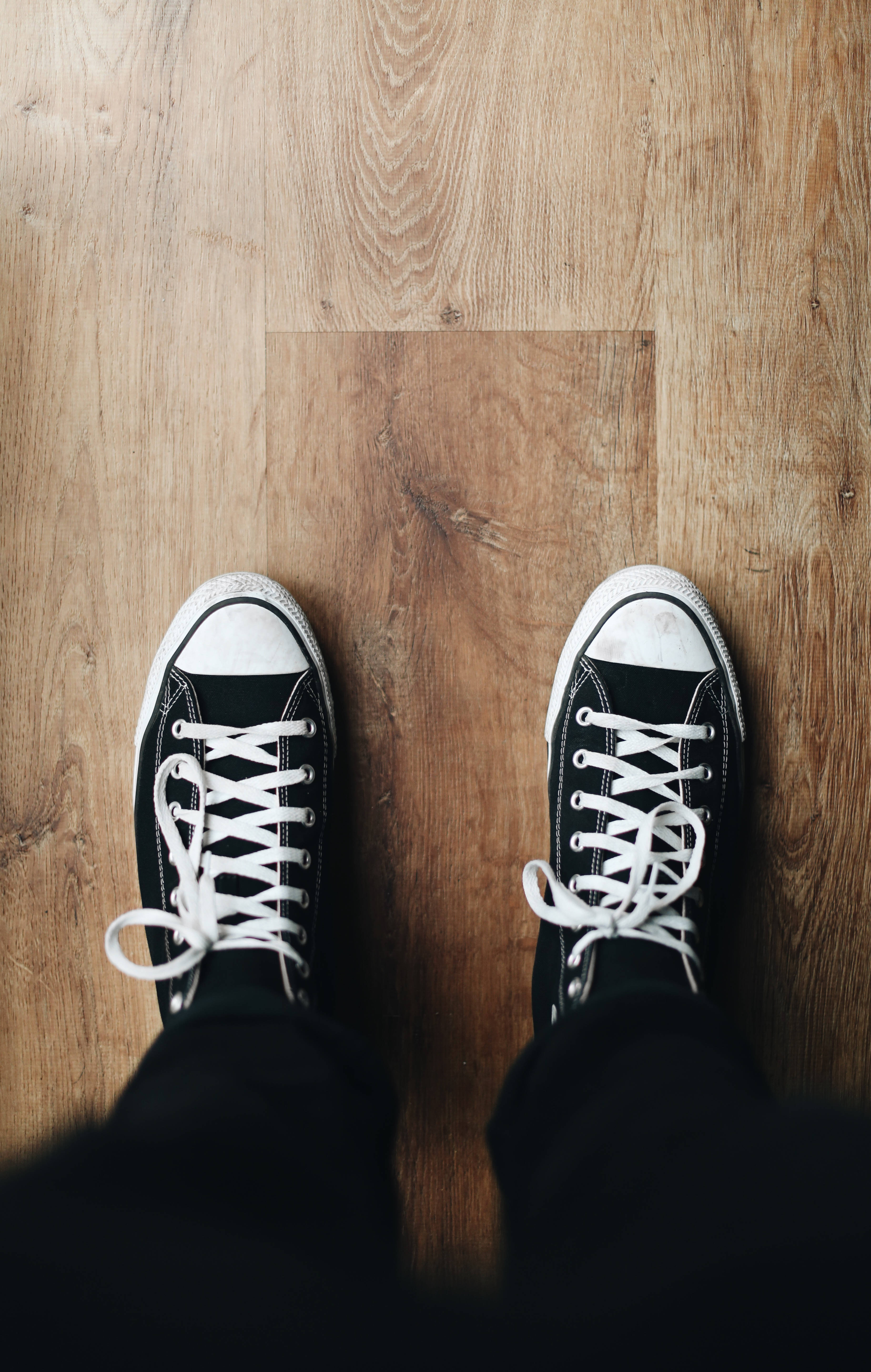 Черные кеды Converse Шпалери