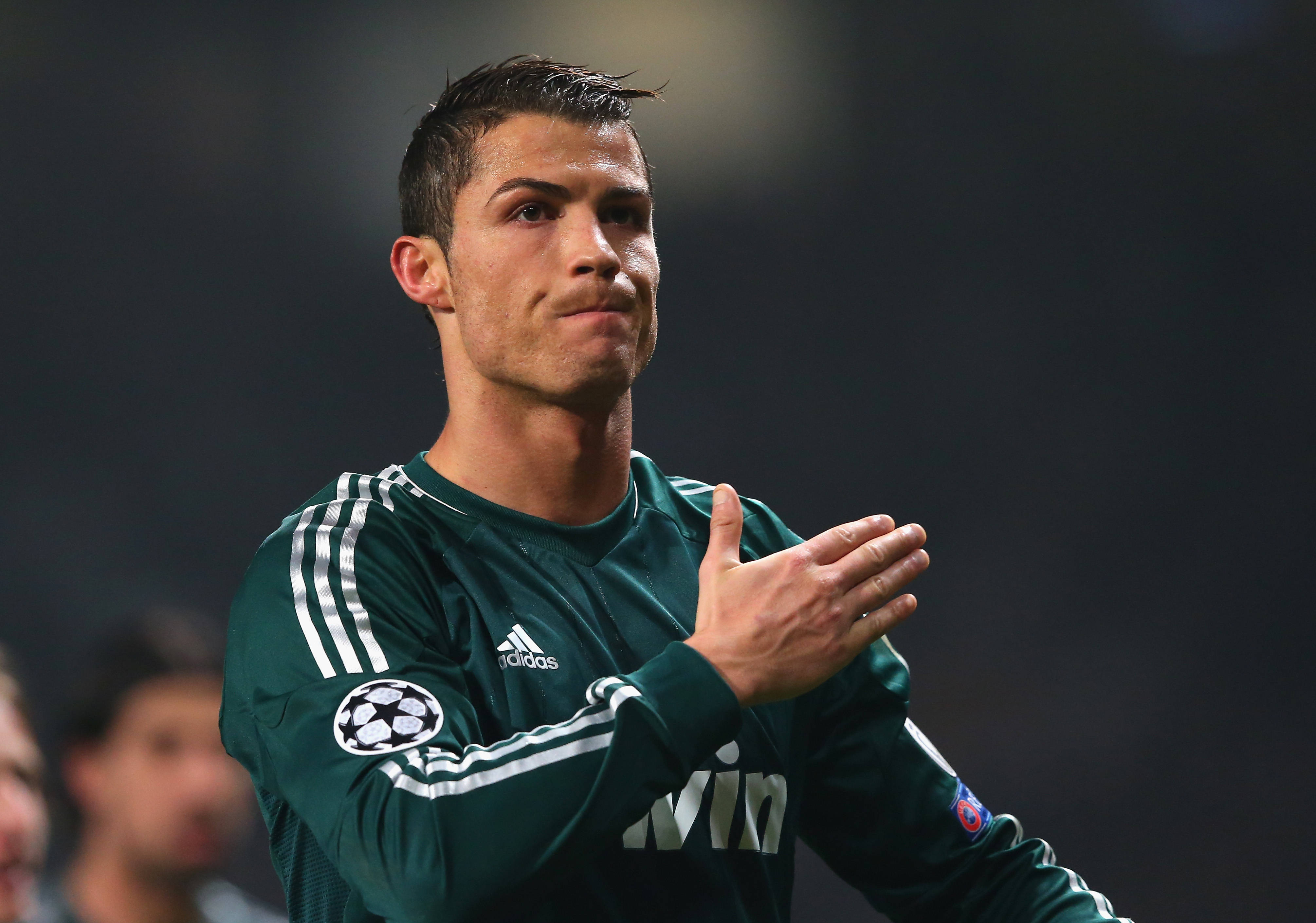 CR7 Кріштіану Роналду в зеленій формі Шпалери