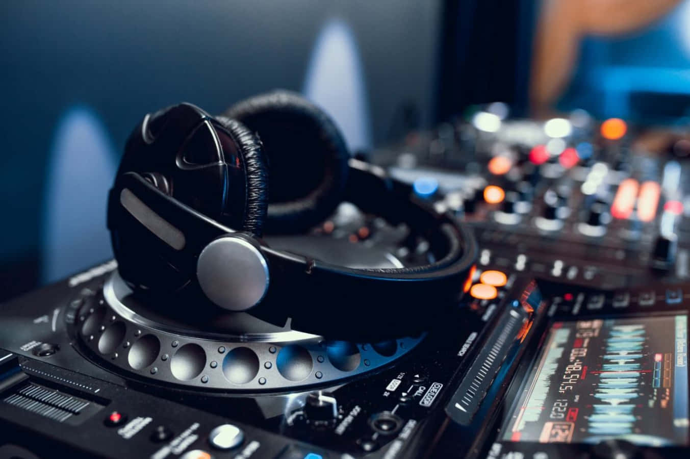 Фото DJ-установки с наушниками Шпалери
