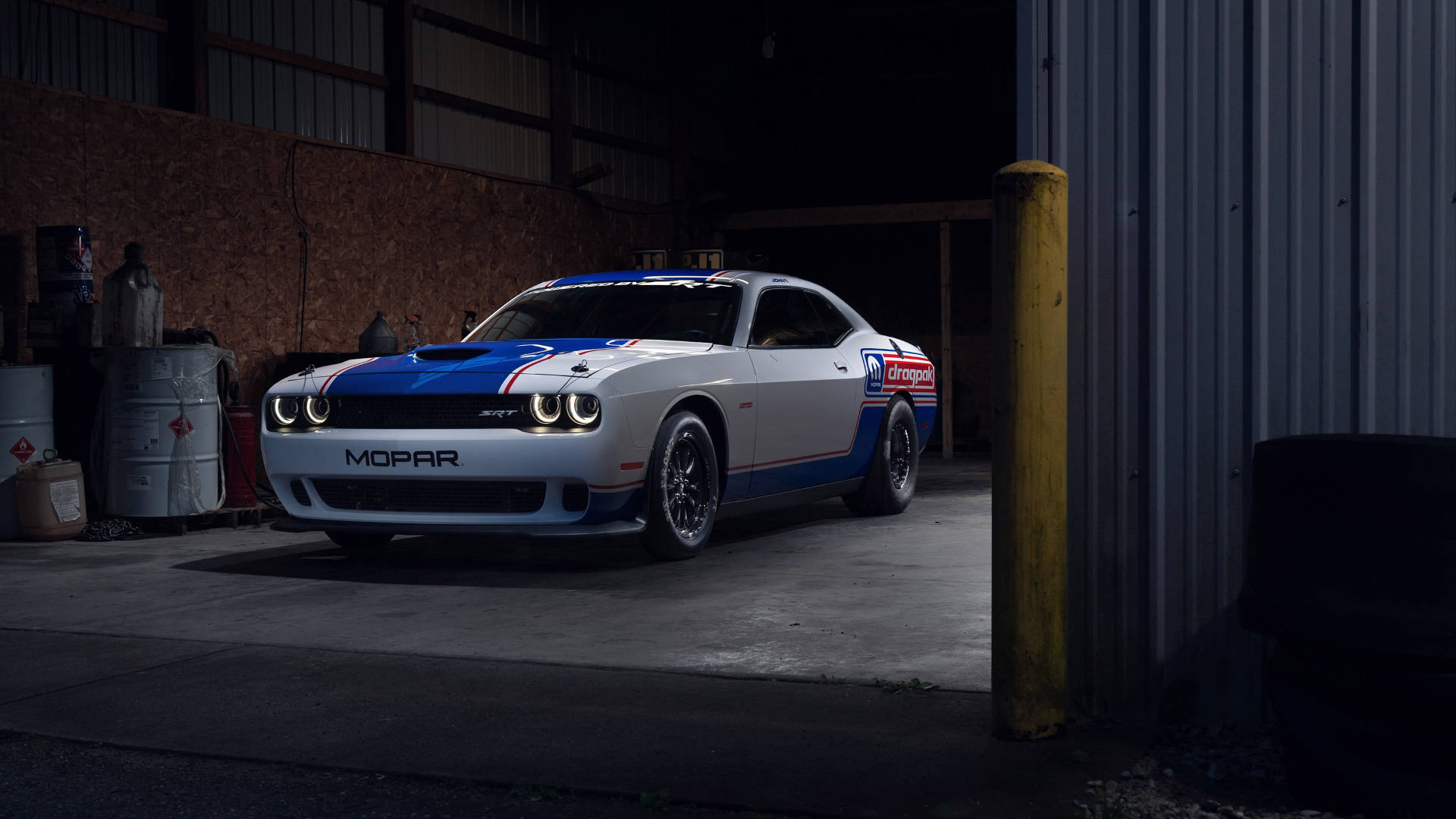 Біло-синій Dodge Challenger 2021 Шпалери
