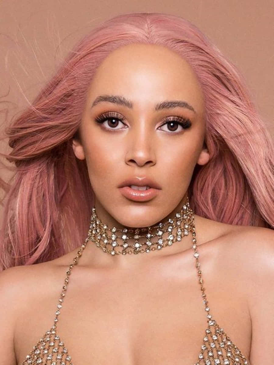 Doja Cat яскраво посміхається, випромінюючи позитив і красу Шпалери
