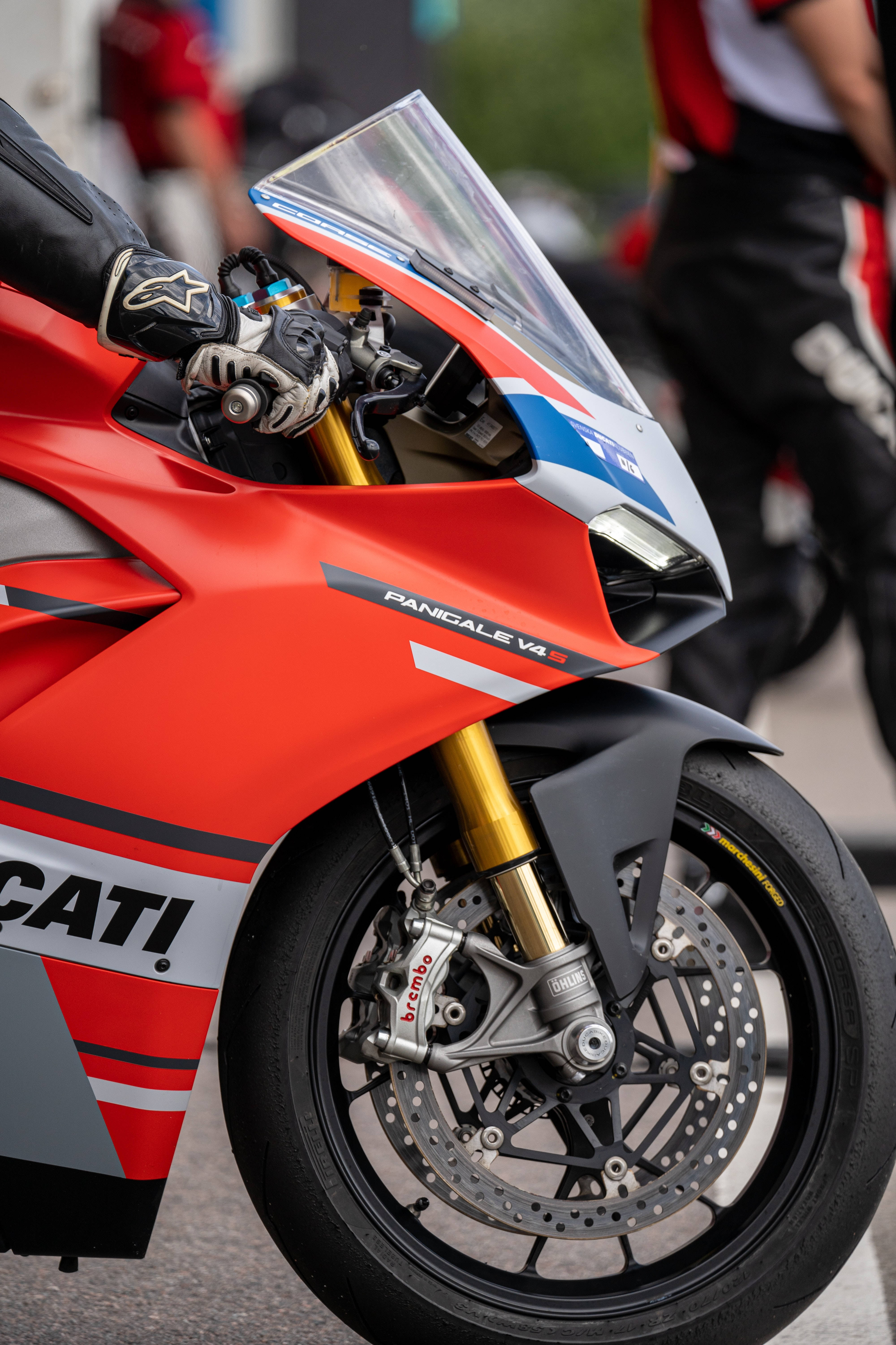 Червоний мотоцикл Ducati Panigale V4S Шпалери