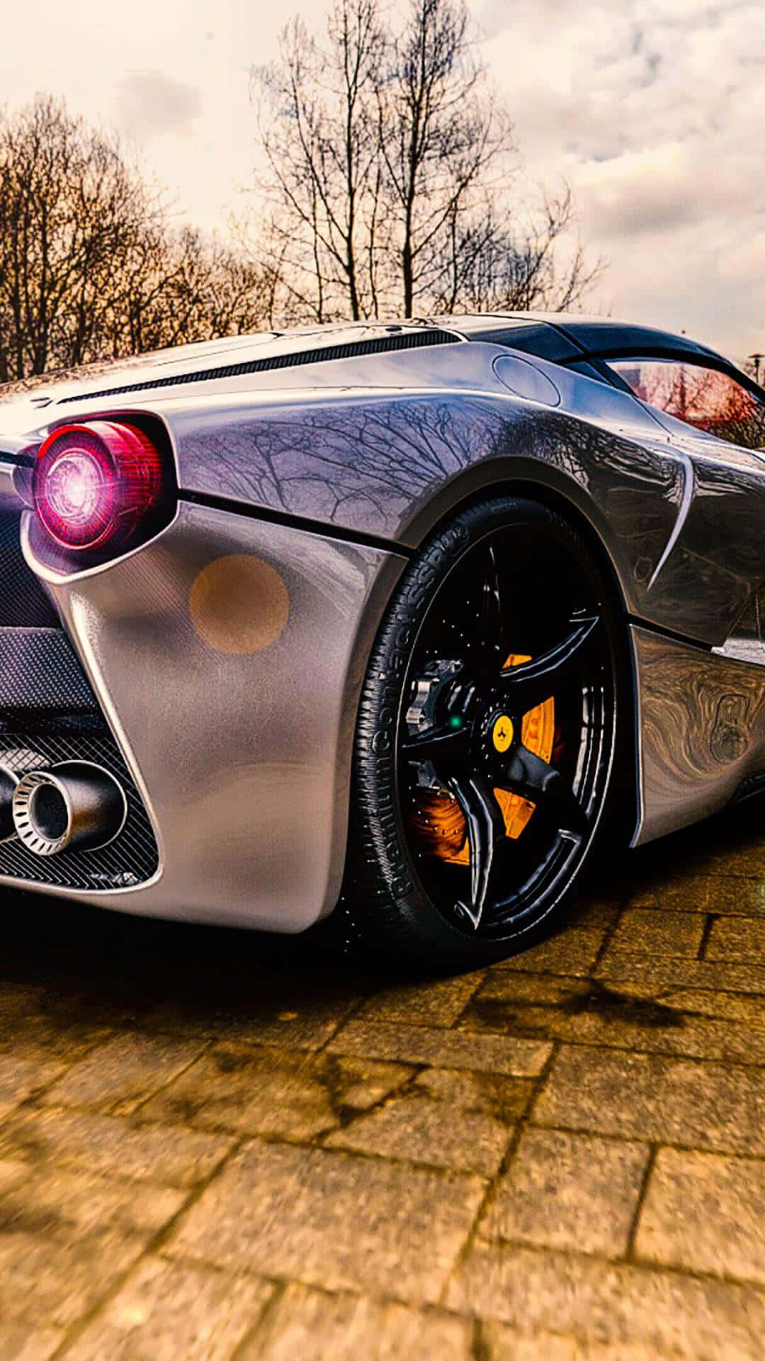 Серебристый дорогой Ferrari Шпалери