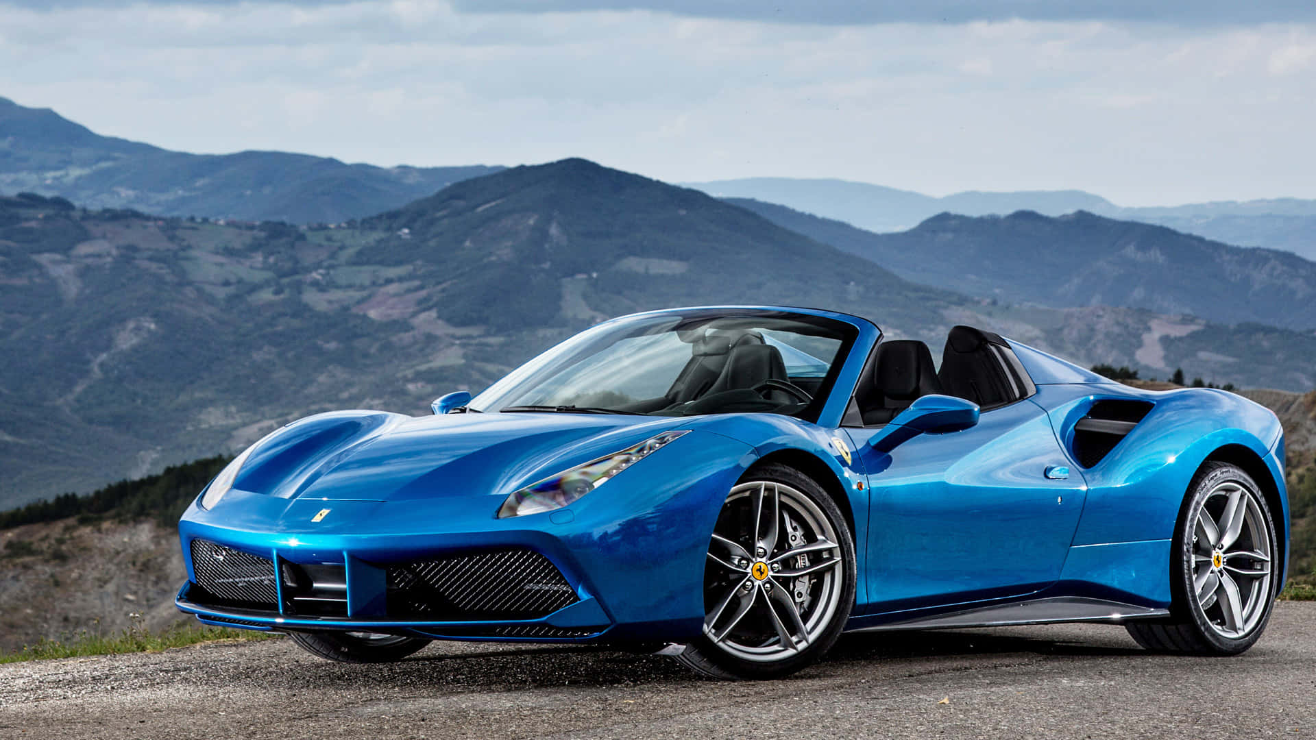 Водіння зі стилем - Ferrari на відкритій дорозі Шпалери