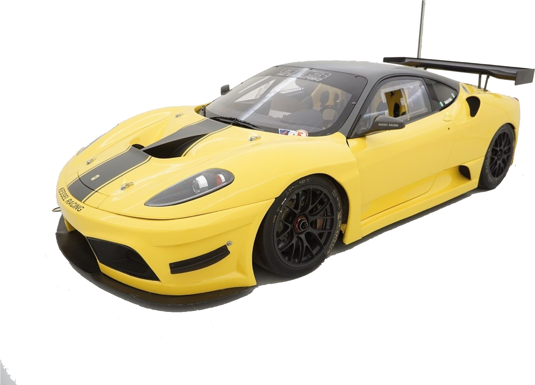 Жовтий гоночний Ferrari у профіль Шпалери