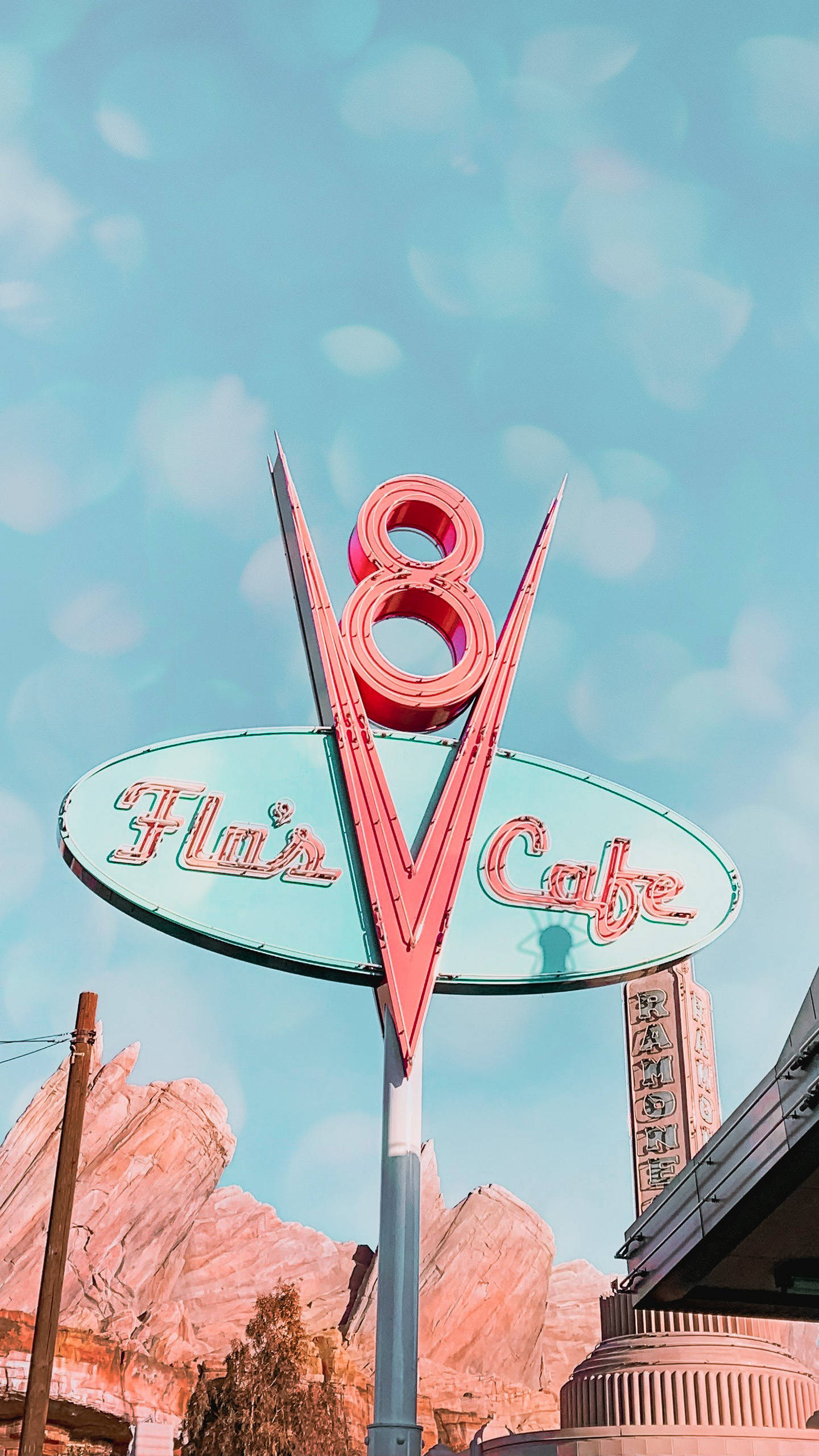 Підсвічена вивіска Flo's V8 Cafe в Діснейленді Шпалери