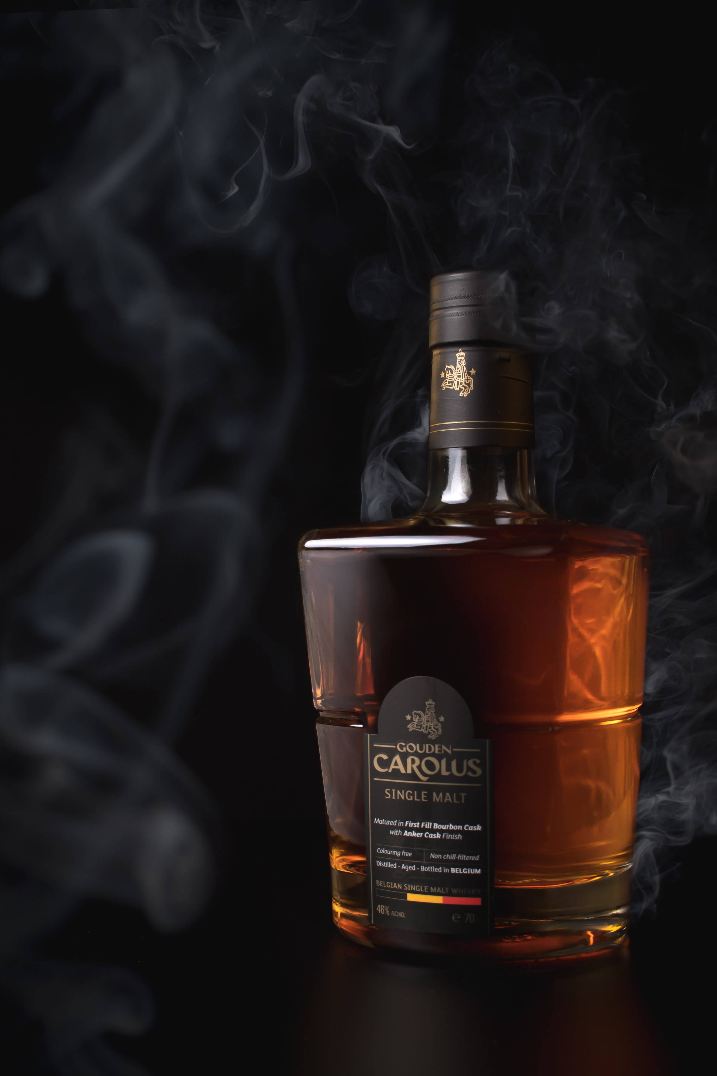 Круглая бутылка виски Gouden Carolus Шпалери
