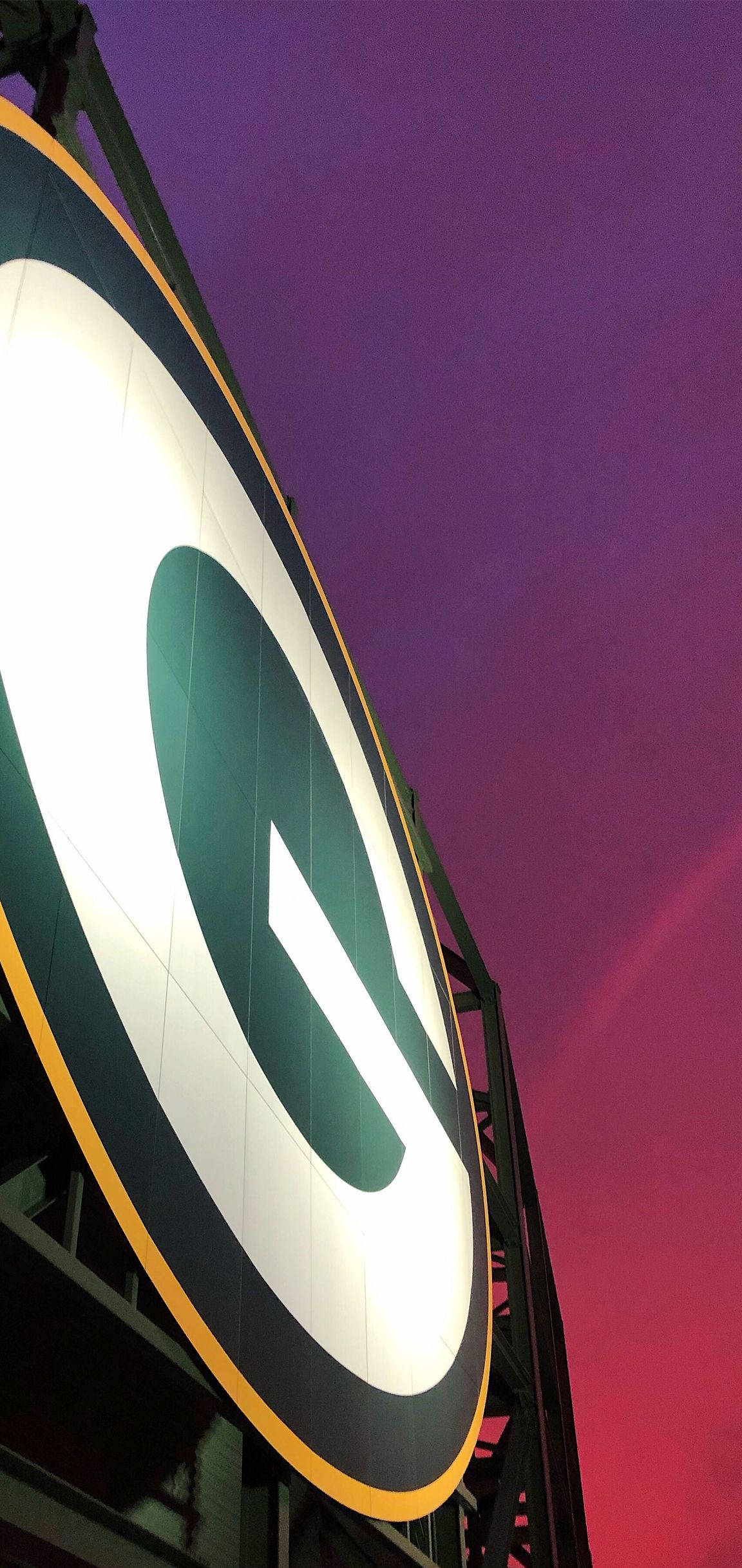 Логотип Green Bay Packers на поле Шпалери