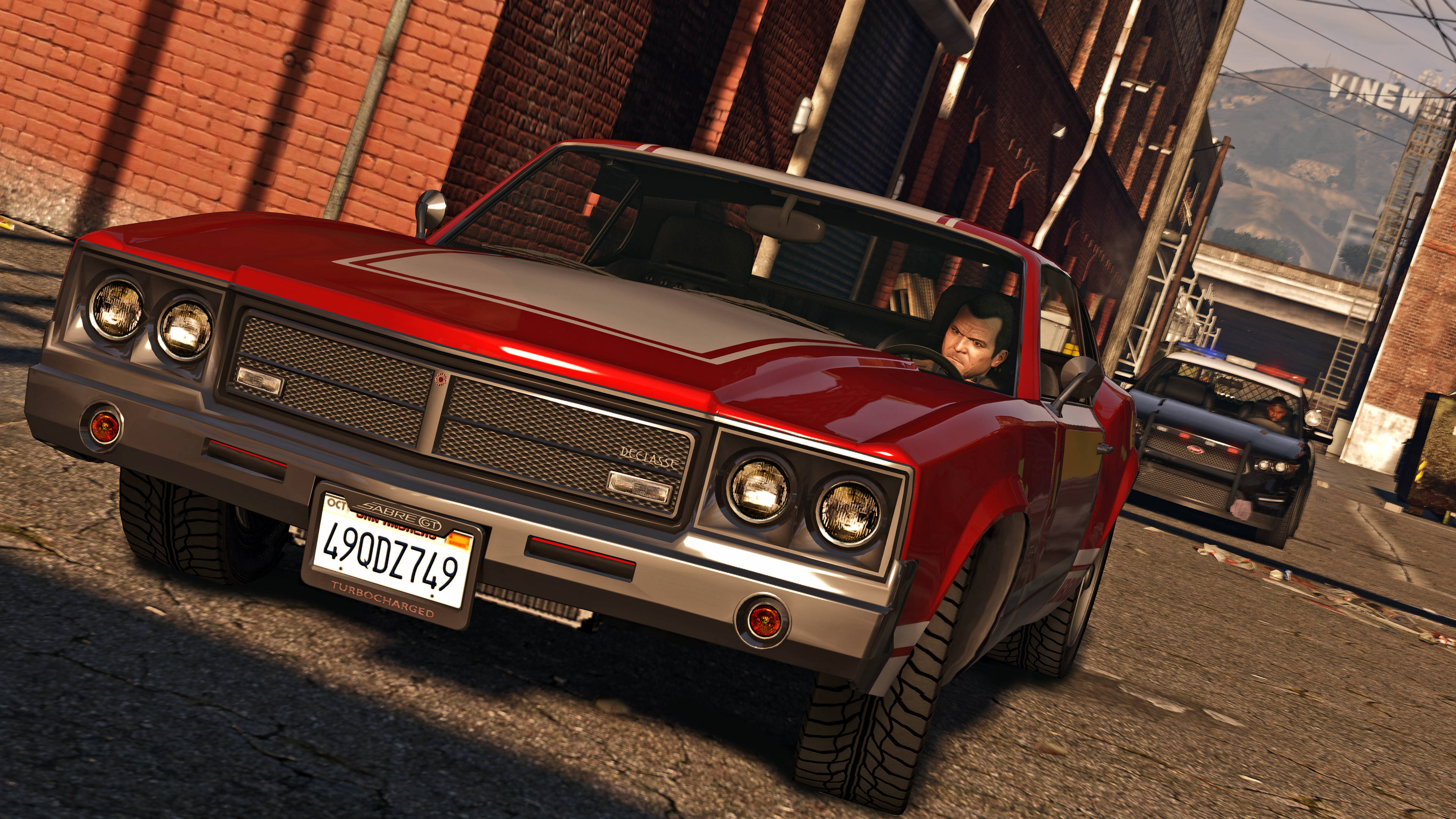 Крутая погоня за красной машиной в GTA Шпалери