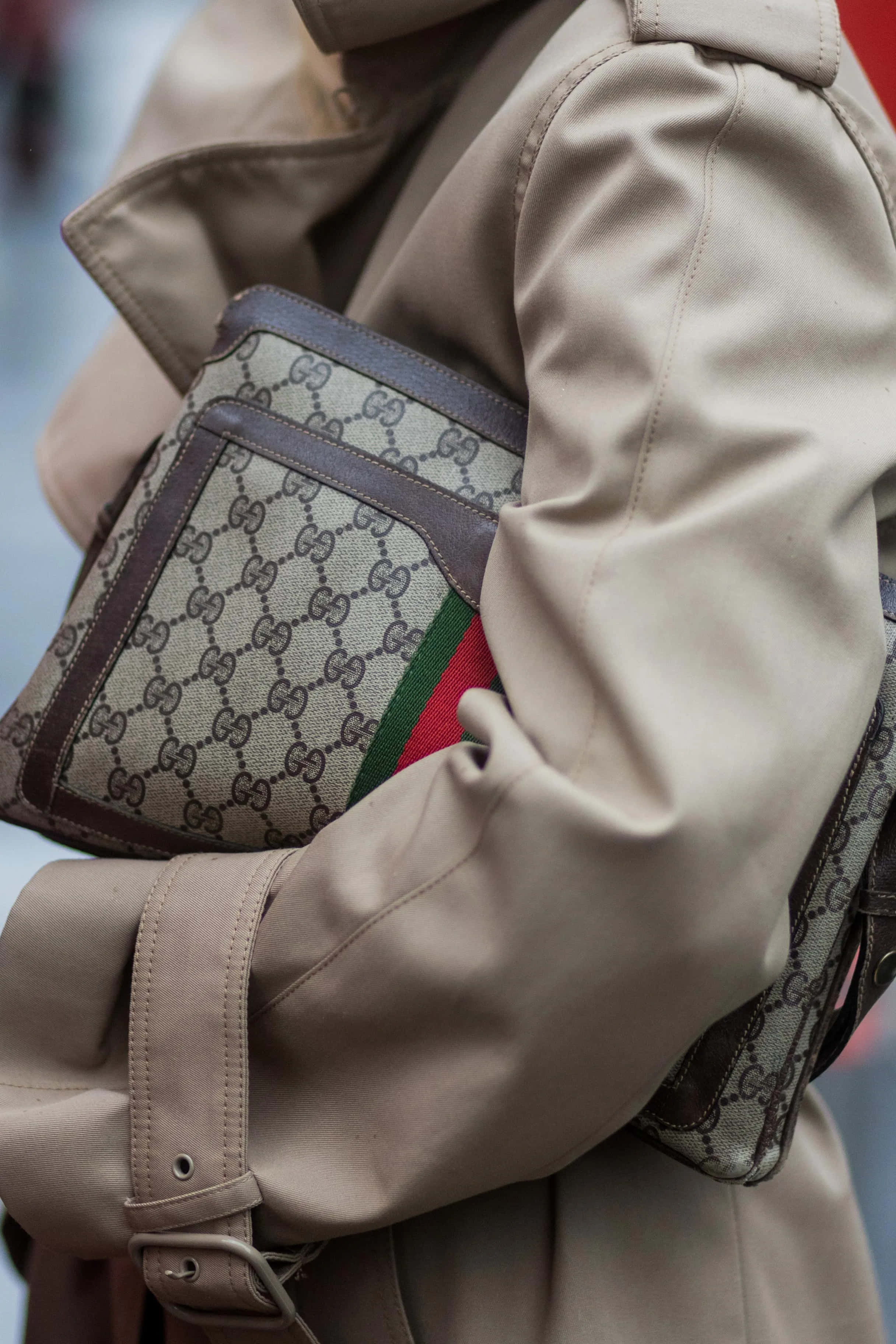 Откройте культовые образы в коллекции Gucci Шпалери