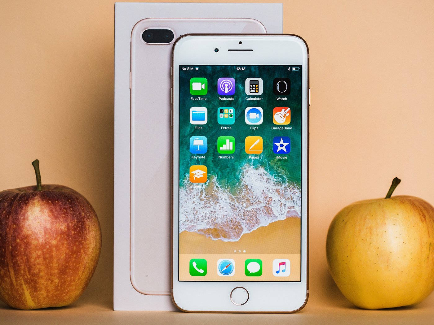 iPhone 8 с яблоками Шпалери