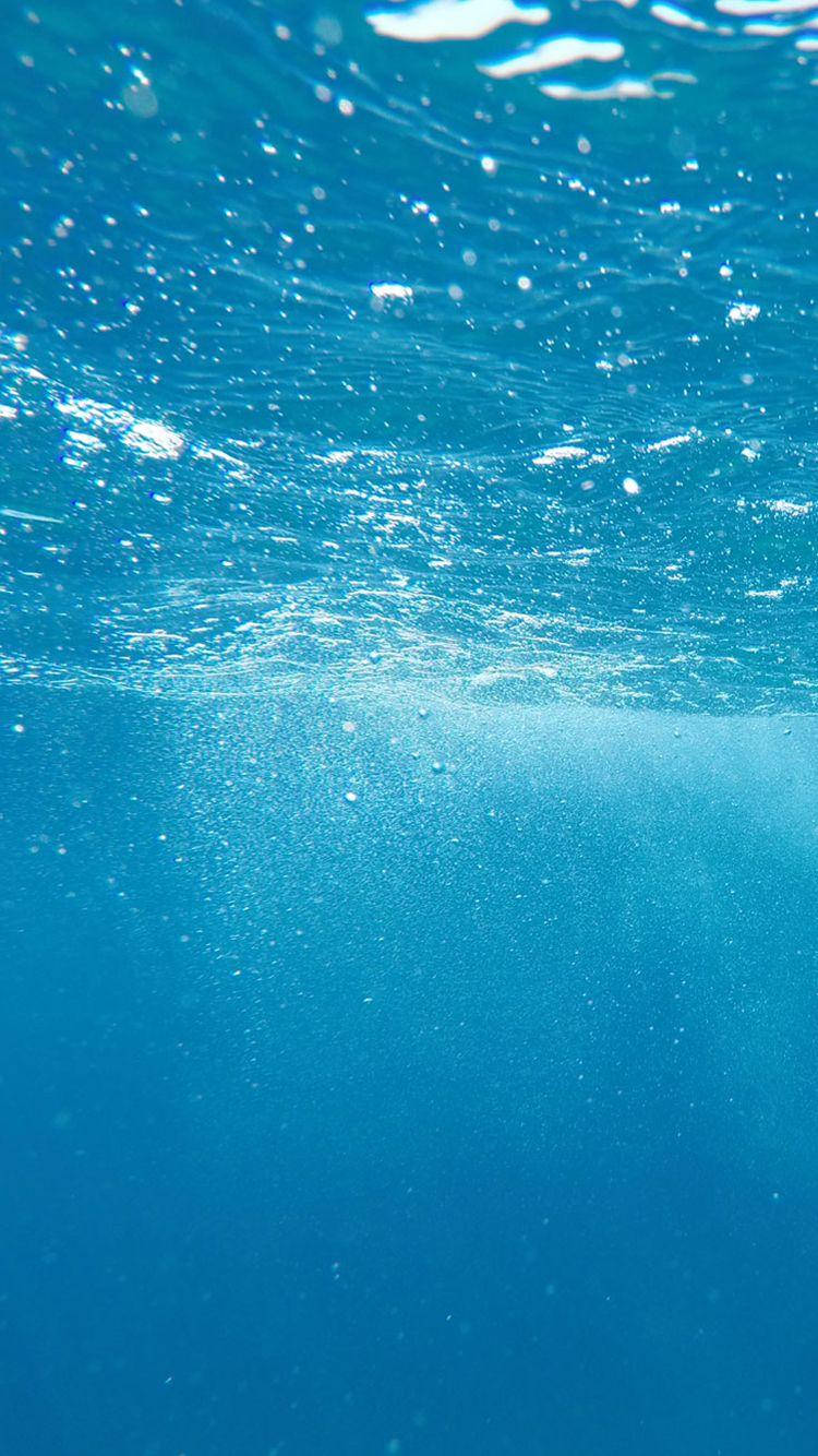 Чиста вода с бульбами iPhone SE Шпалери