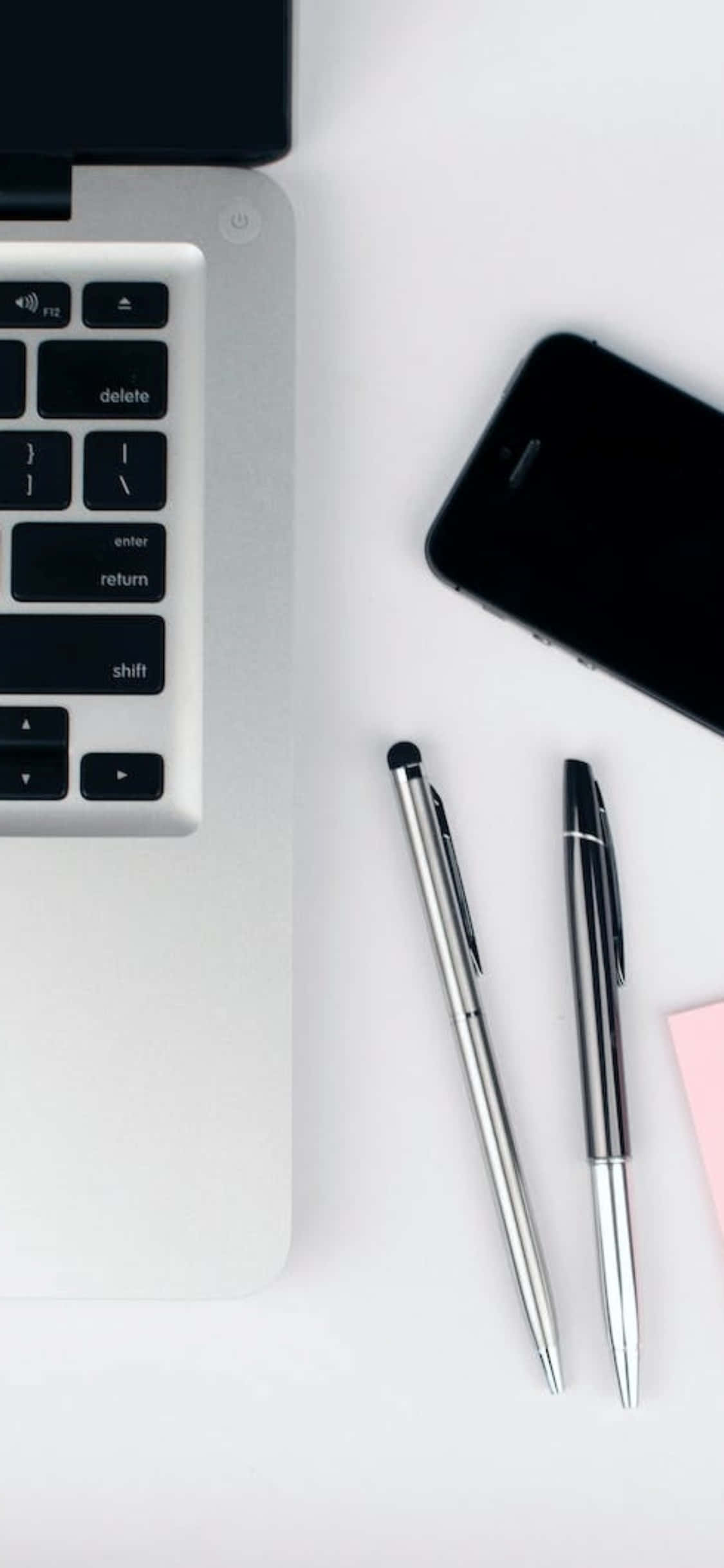 iPhone X Desk Background Laptop Pens And A Phone Шпалери