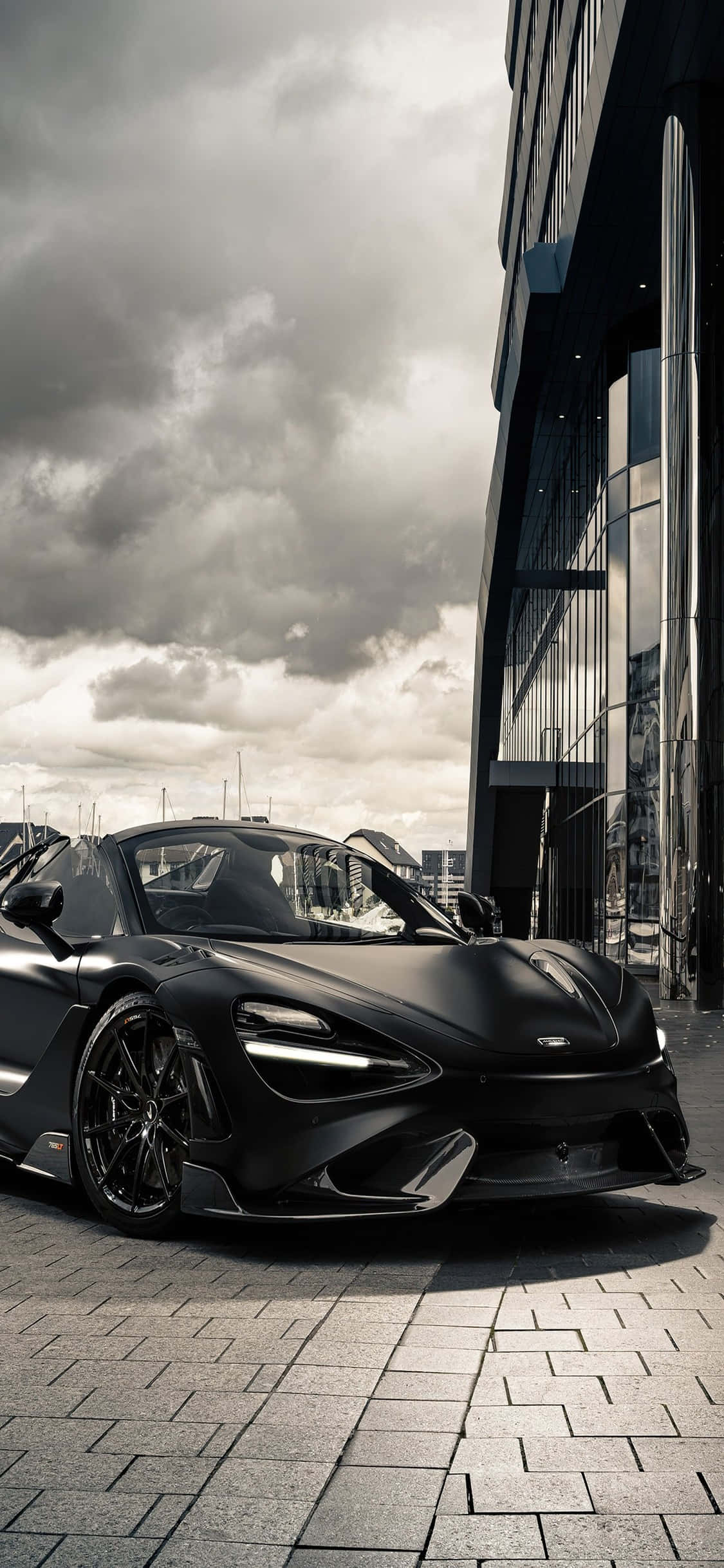 iPhone X McLaren 720s чёрно-белый фон Шпалери