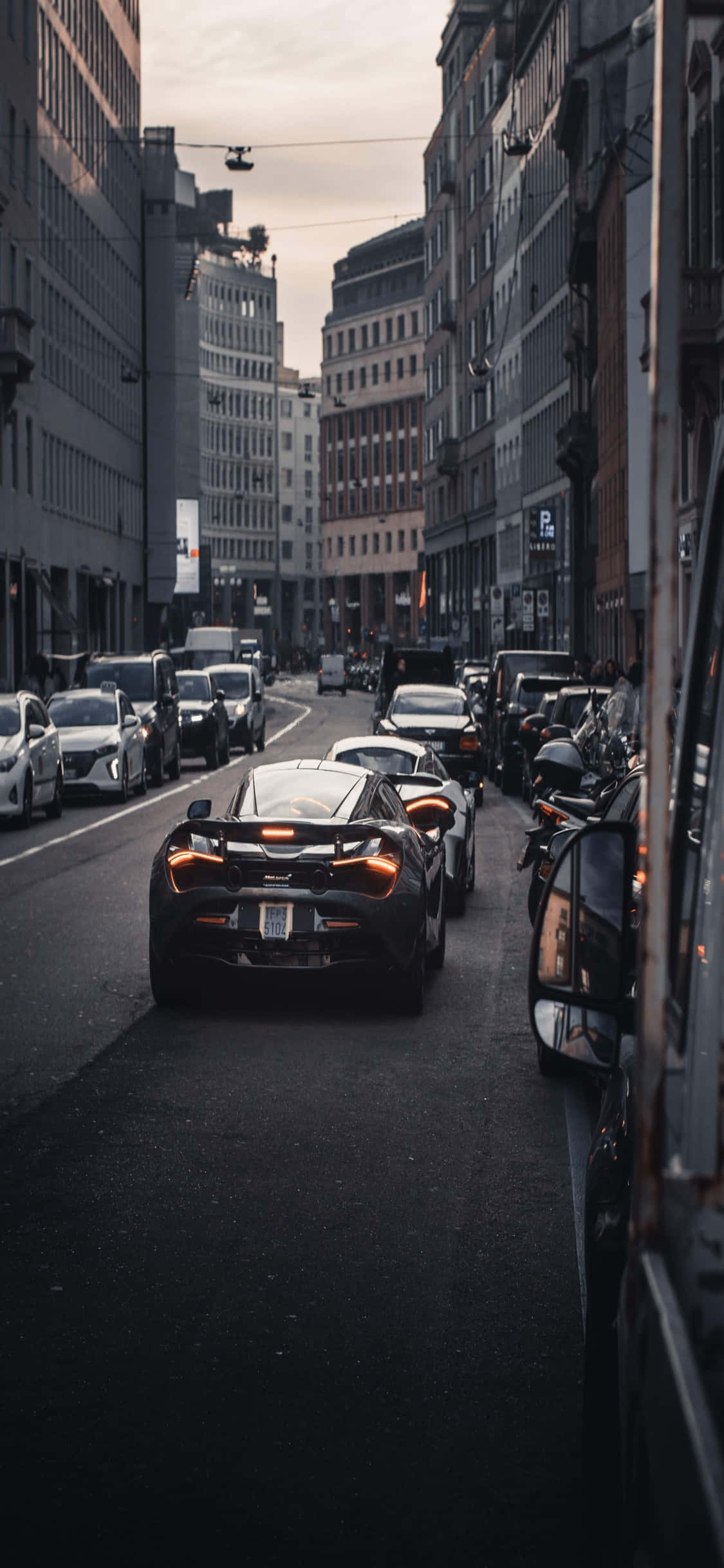 iPhone X Mclaren 720s Фон Міського Виду Шпалери