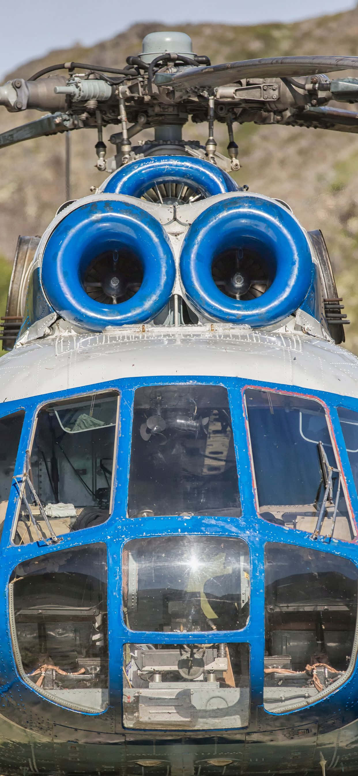 Исследуй мир с новейшими iPhone Xs Max Helicopters Шпалери