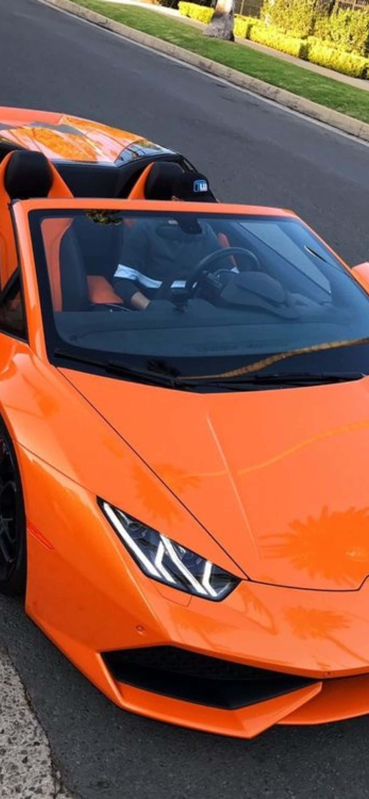 Фон iPhone XS Max с оранжевым Lamborghini Huracan Шпалери