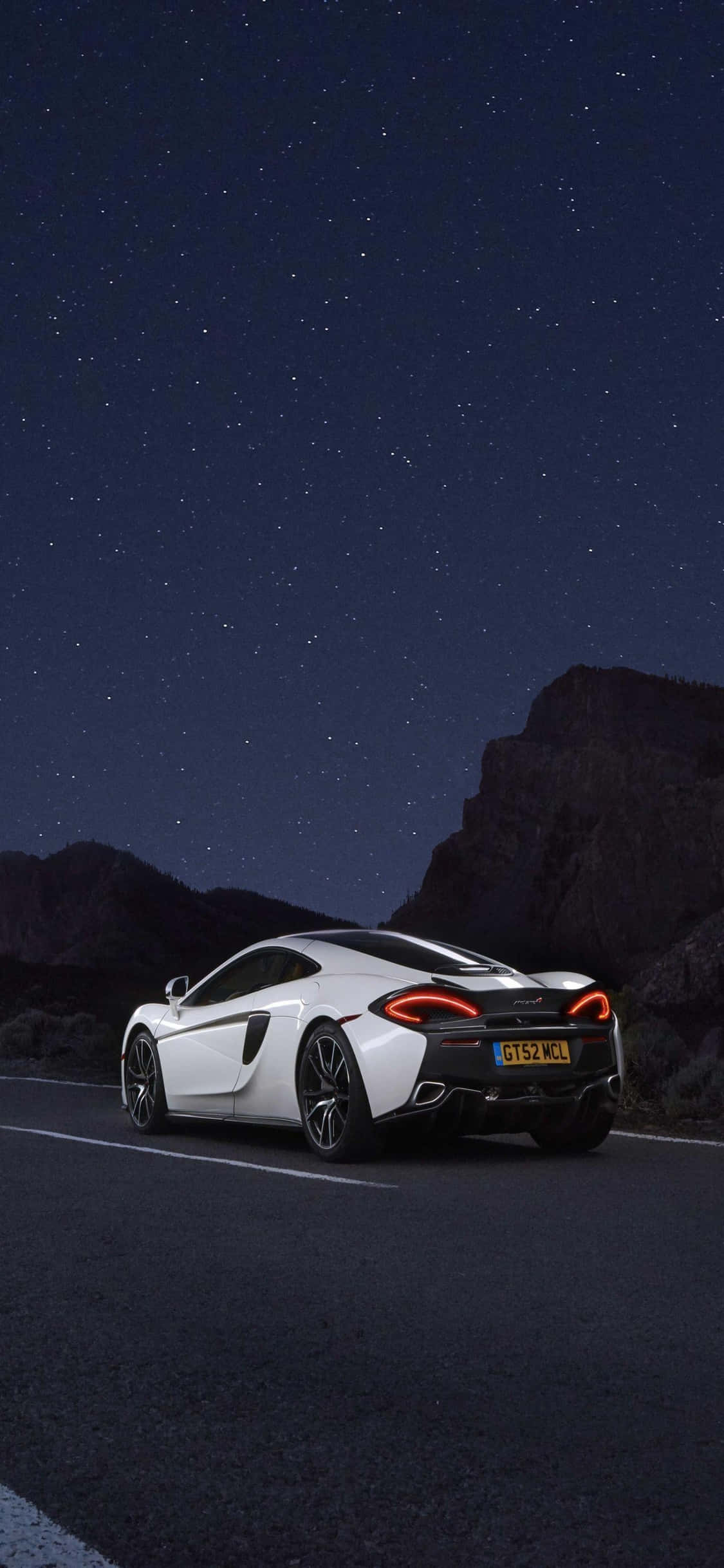 iPhone Xs і Mclaren 720s — ідеальне поєдинение сили и елегантности Шпалери
