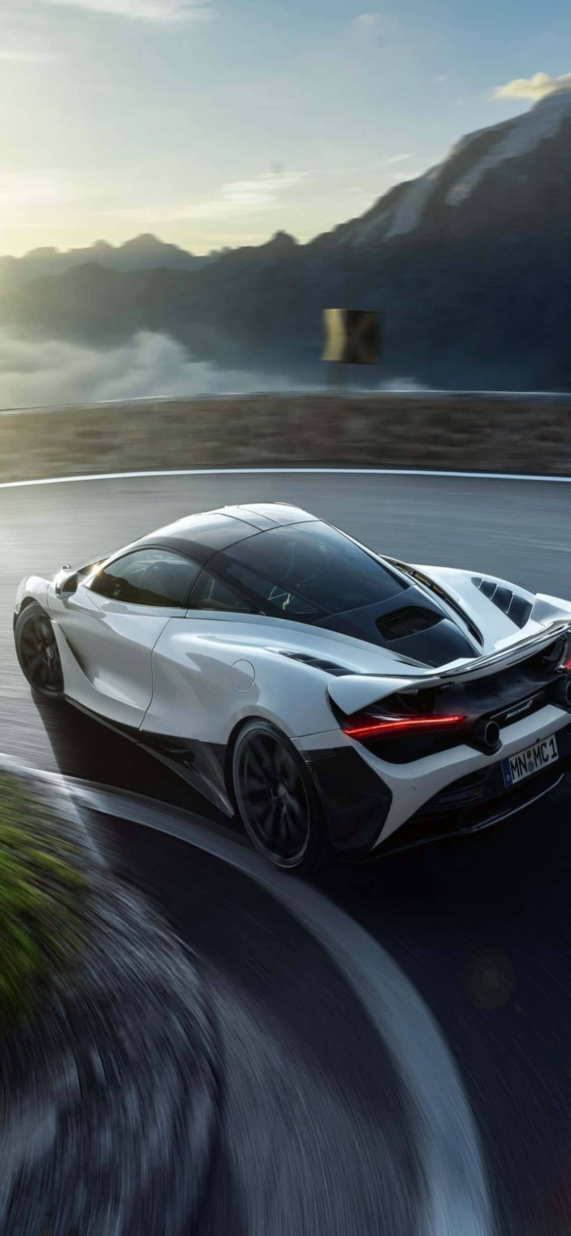 Зарядите своё житня с iPhone Xs и McLaren 720s Шпалери