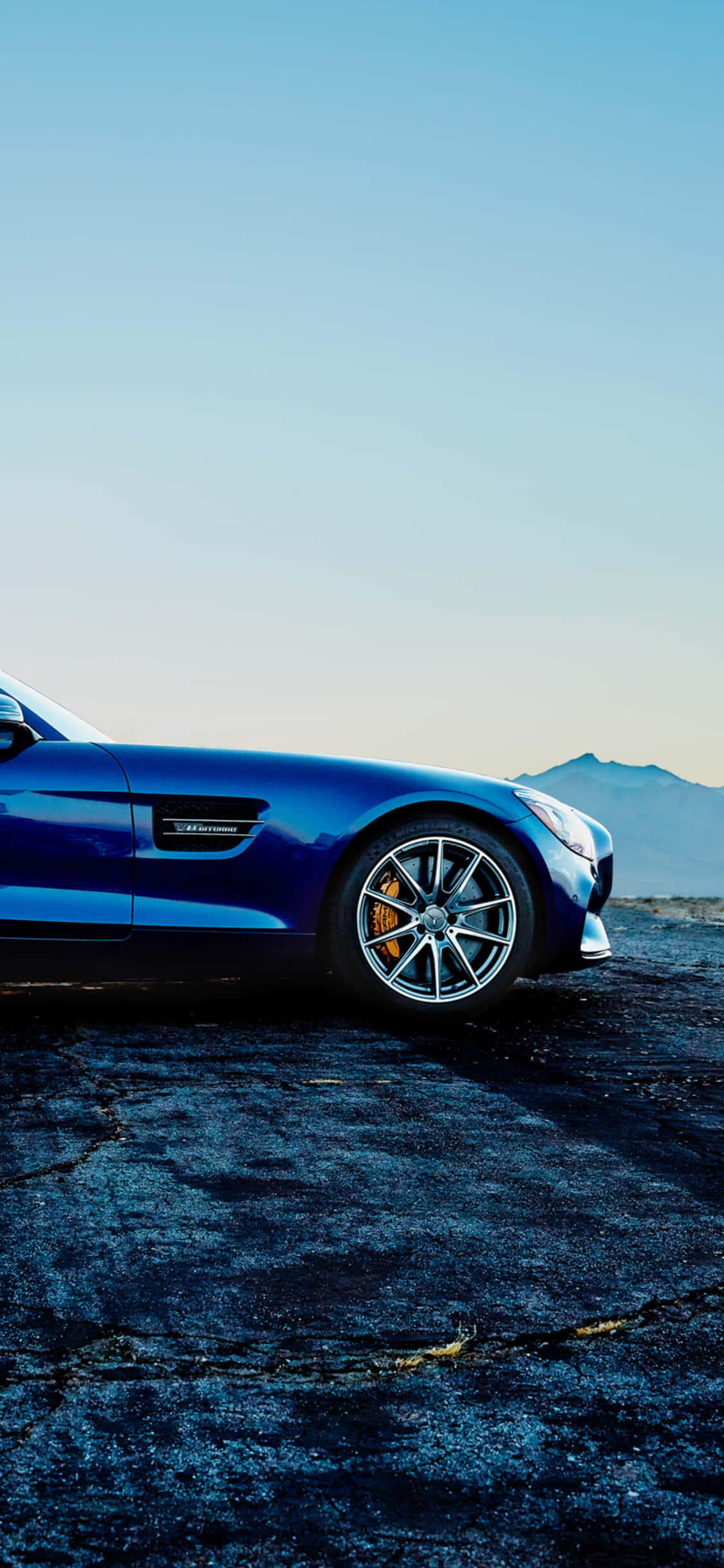 Синий фон iPhone Xs Mercedes Amg Шпалери