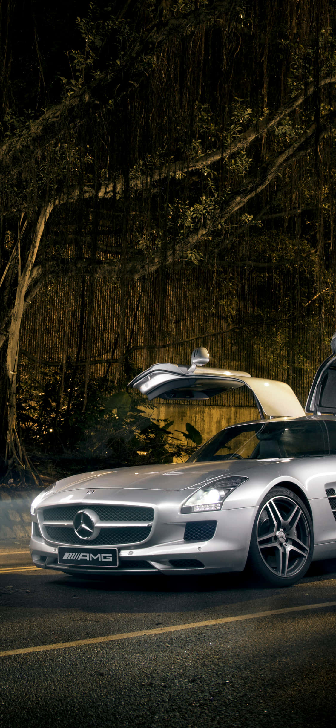Серебристый фон iPhone Xs Mercedes Amg Шпалери